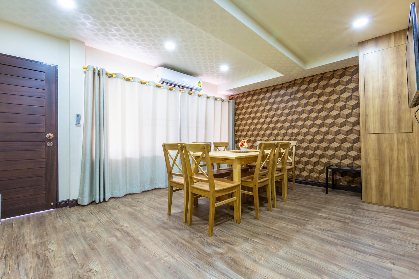 For Rent : Patong Town House 3 Story Sea View 3 bedrooms, 4.5 bathrooms.