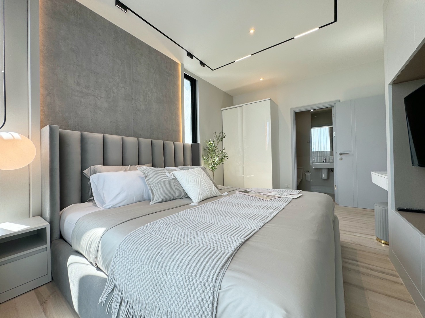 For Sales : Bypass road, The Base Uptown, 2 Bedrooms 2 Bathrooms, 2nd flr.