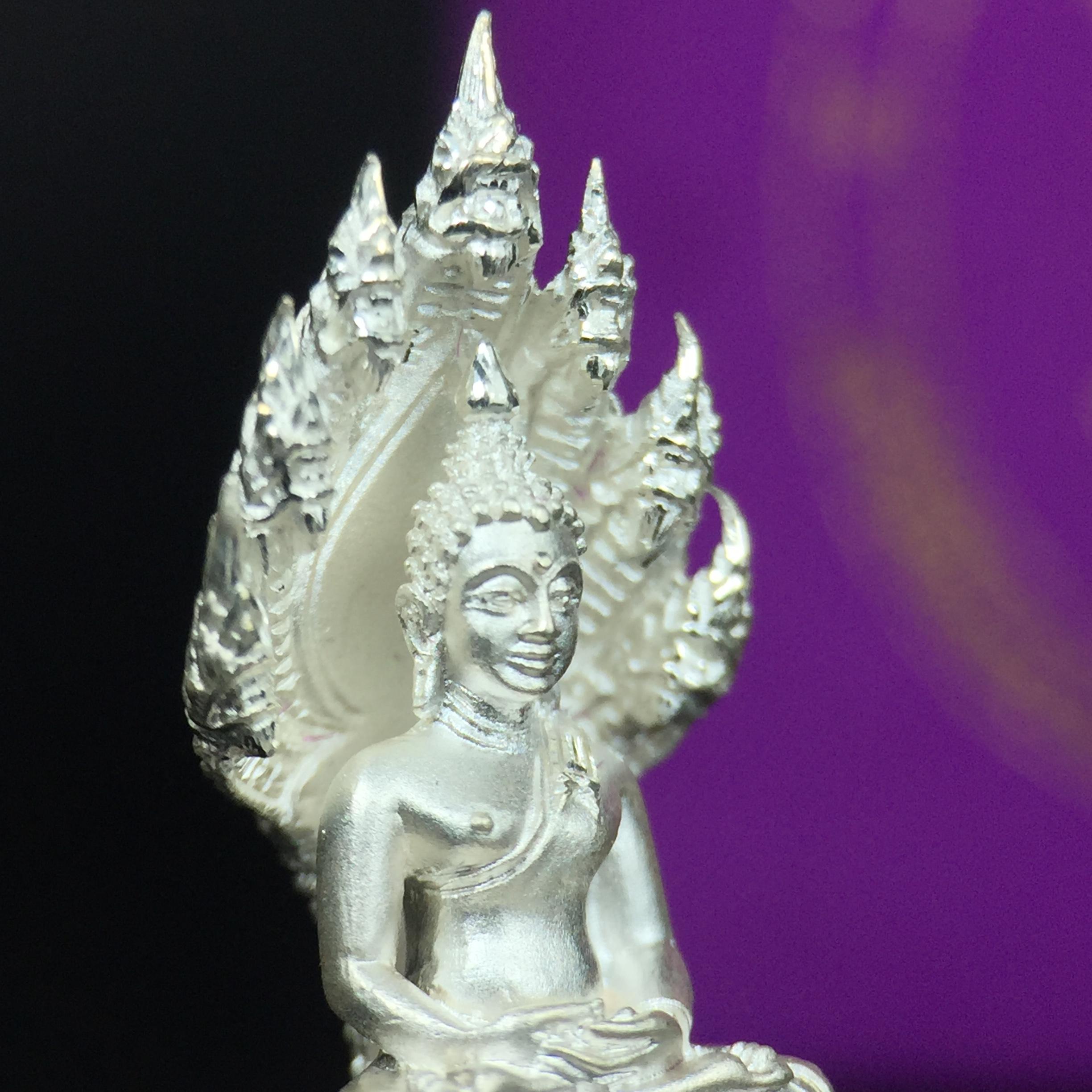 พระนาคปรก สธ. รุ่นสร้างพระอุโบสถเฉลิมพระเกียรติ 4 รอบ 84 พรรษา สมเด็จพระเทพรัตนราชสุดาฯ วัดบวรนิเวศวิหาร ปี 2543 พิมพ์เล็ก เนื้อเงินบริสุทธิ์ แบบพ่นทรายขัดเงาบางส่วน(สภาพ สวย กล่องบรรจุเดิมครบ)พิธีใหญ่ พุทธศิลป์งดงาม หายาก (1 ใน 2999 องค์)