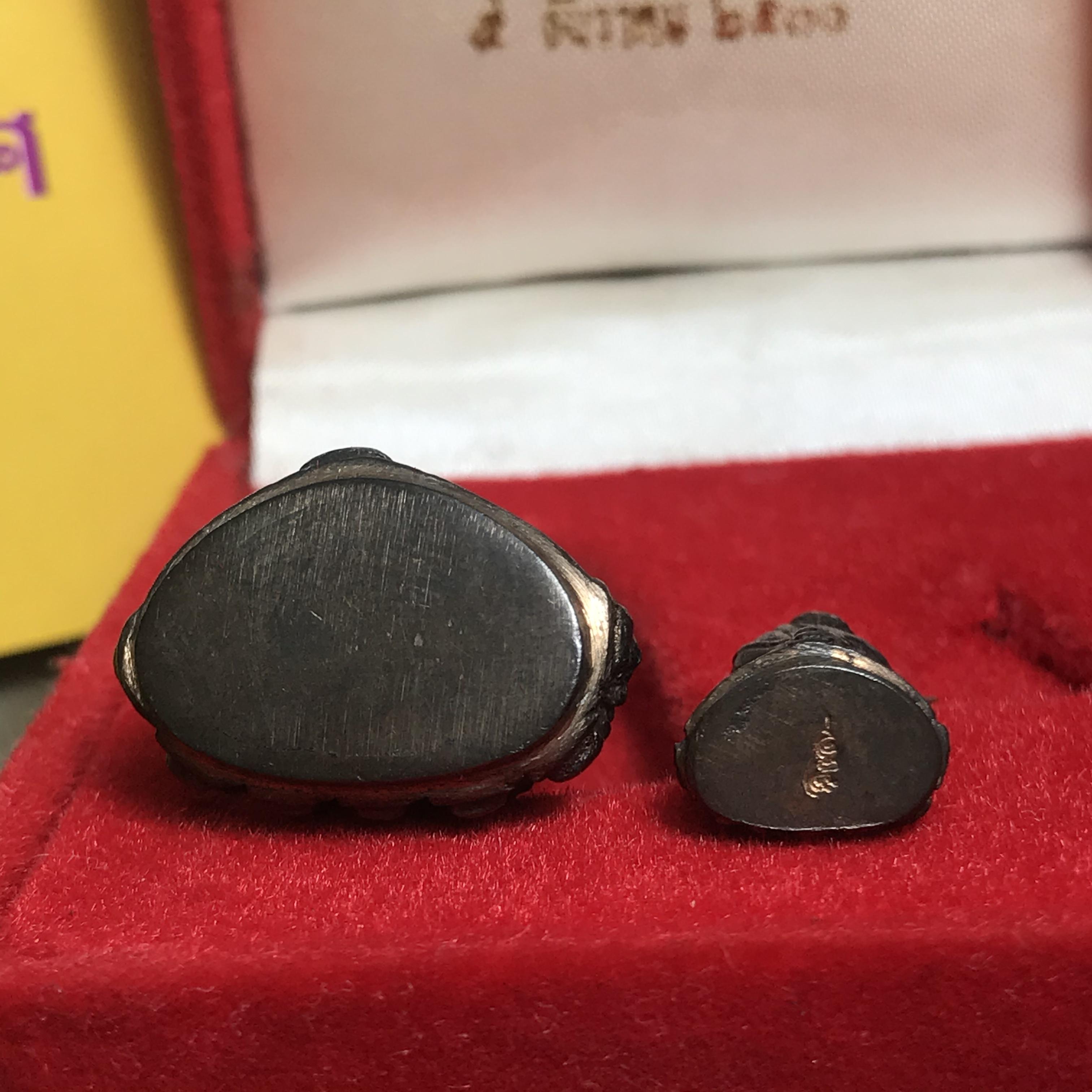 พระกริ่ง-พระชัยวัฒน์ ปวเรศ ปี2530 วัดบวรนิเวศราชวรวิหาร(ในหลวง ร.9 เสด็จเททอง)(บรรจุเส้นเกศาในหลวงรัชกาลที่9)พร้อมสูจิบัตรเดิมตอนจัดสร้าง(สภาพสวยครบสมบูรณ์))