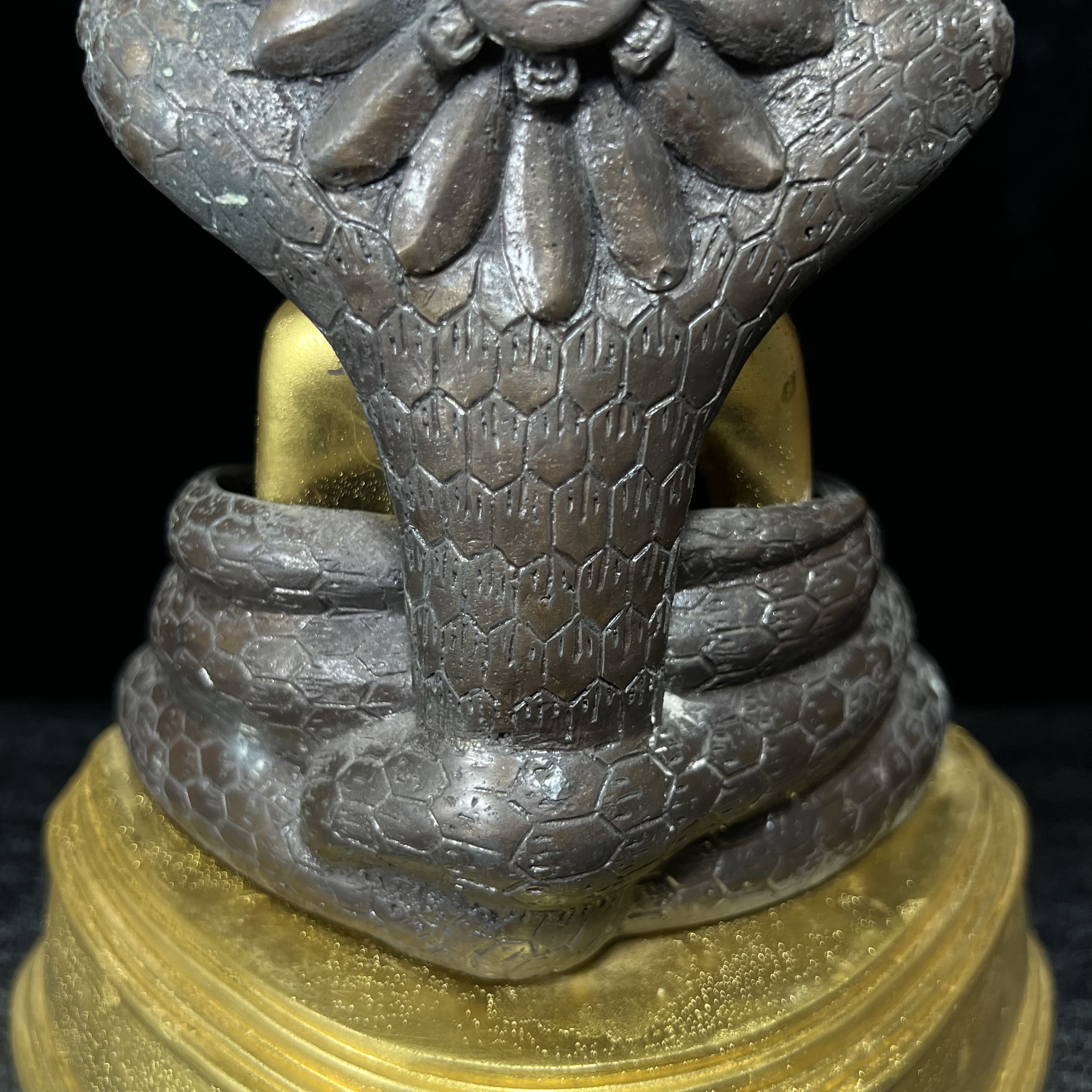 สมเด็จพุทธบูชาปางนาคปรก ญสส. วัดบวรนิเวศวิหาร ปี 2540 พระบูชาขนาด 7 นิ้ว เนื้อโลหะผสมปิดทอง จัดสร้างโดยกระทรวงยุติธรรม ในวโรกาสในหลวงรัชกาลที่ 9 ฉลองสิริราชย์สมบัติครบ 50 ปี และสมเด็จพระญาณสังวร สมเด็จพระสังฆราช 84 พรรษา งานพุทธศิลป์สวย เข้มขลัง....2 ถอด