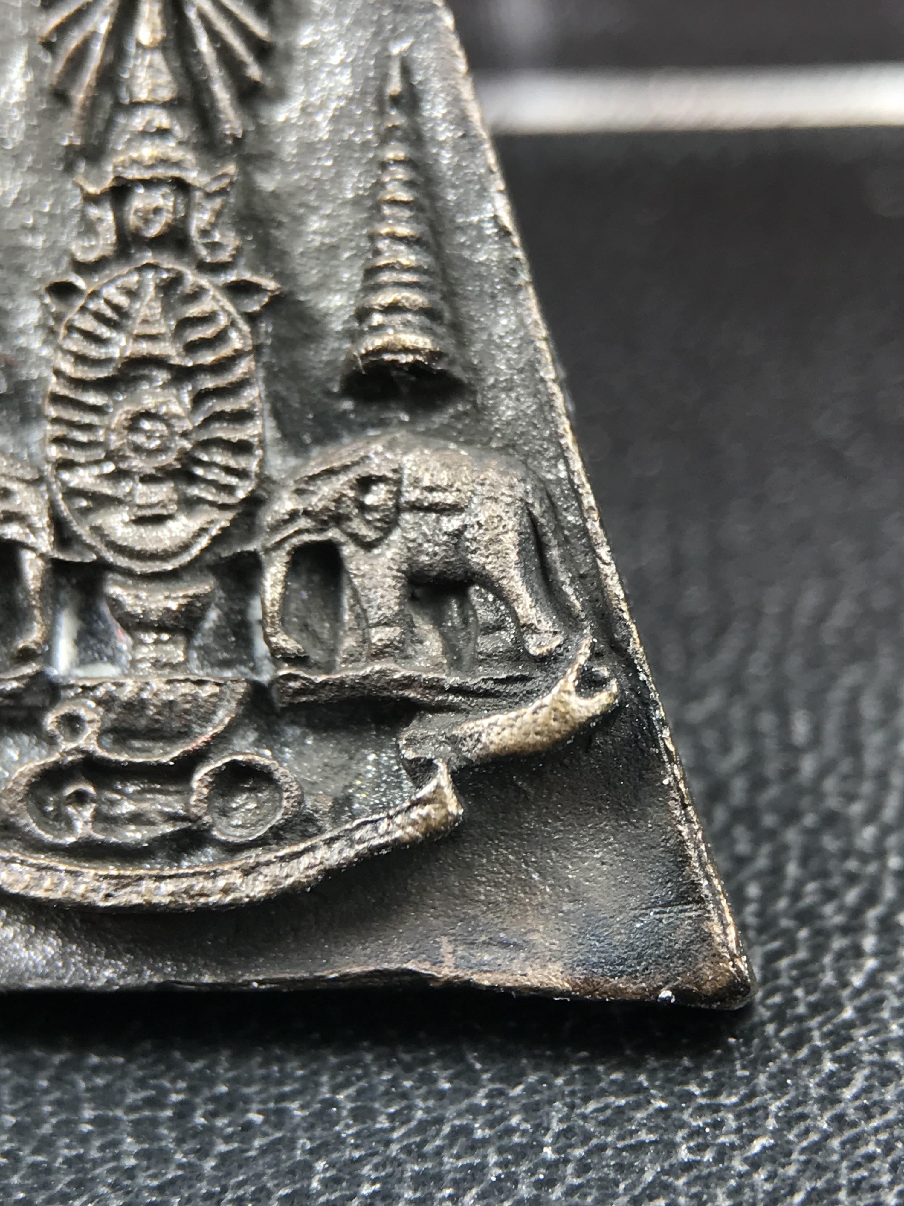 พระกำลังแผ่นดิน (สมเด็จจิตรลดา2) จัดสร้างเฉลิมพระเกียรติในหลวงรัชกาลที่ 9 ครองราชย์ 50 ปี 2539 เนื้อนวโลหะ(สร้างน้อยหายาก) (1ใน 2539 องค์)พร้อมกล่องบรรจุเดิม พระดี พิธีใหญ่ อีกหนึ่งรุ่นที่แนะนำ