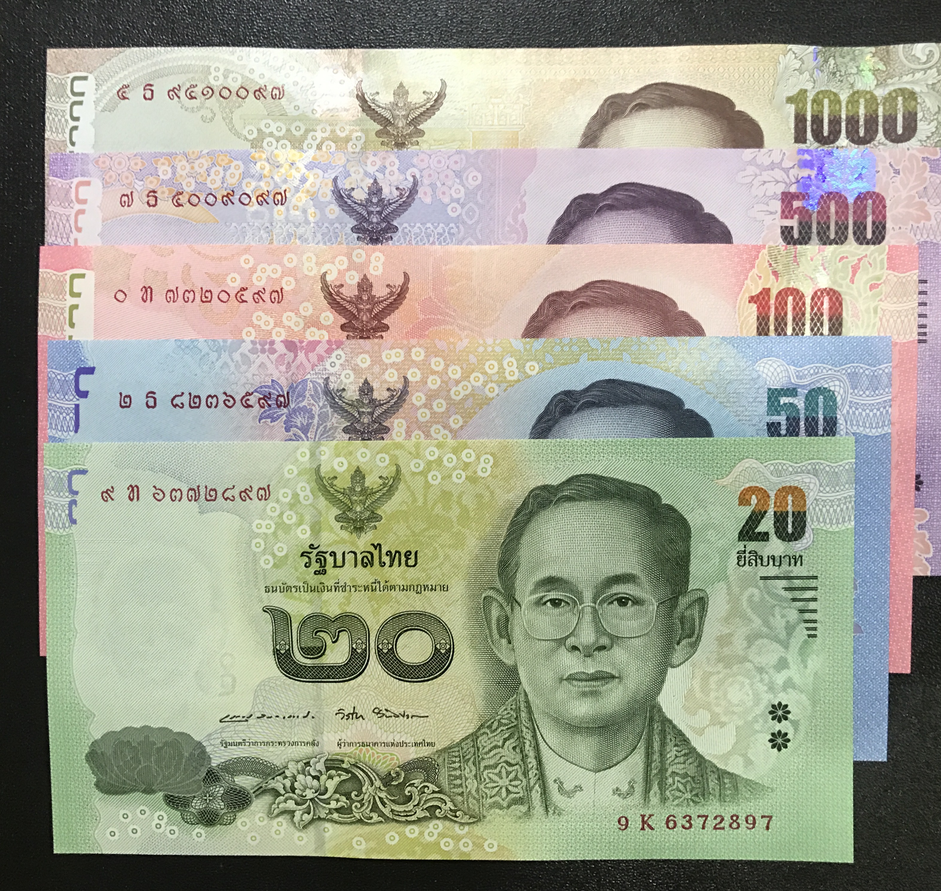 เม้าใส่ธนบัตรที่ระลึก (Aสีทอง)พร้อมจัดชุดธนบัตรเลขท้าย2ตัวเลขเดียวกัน