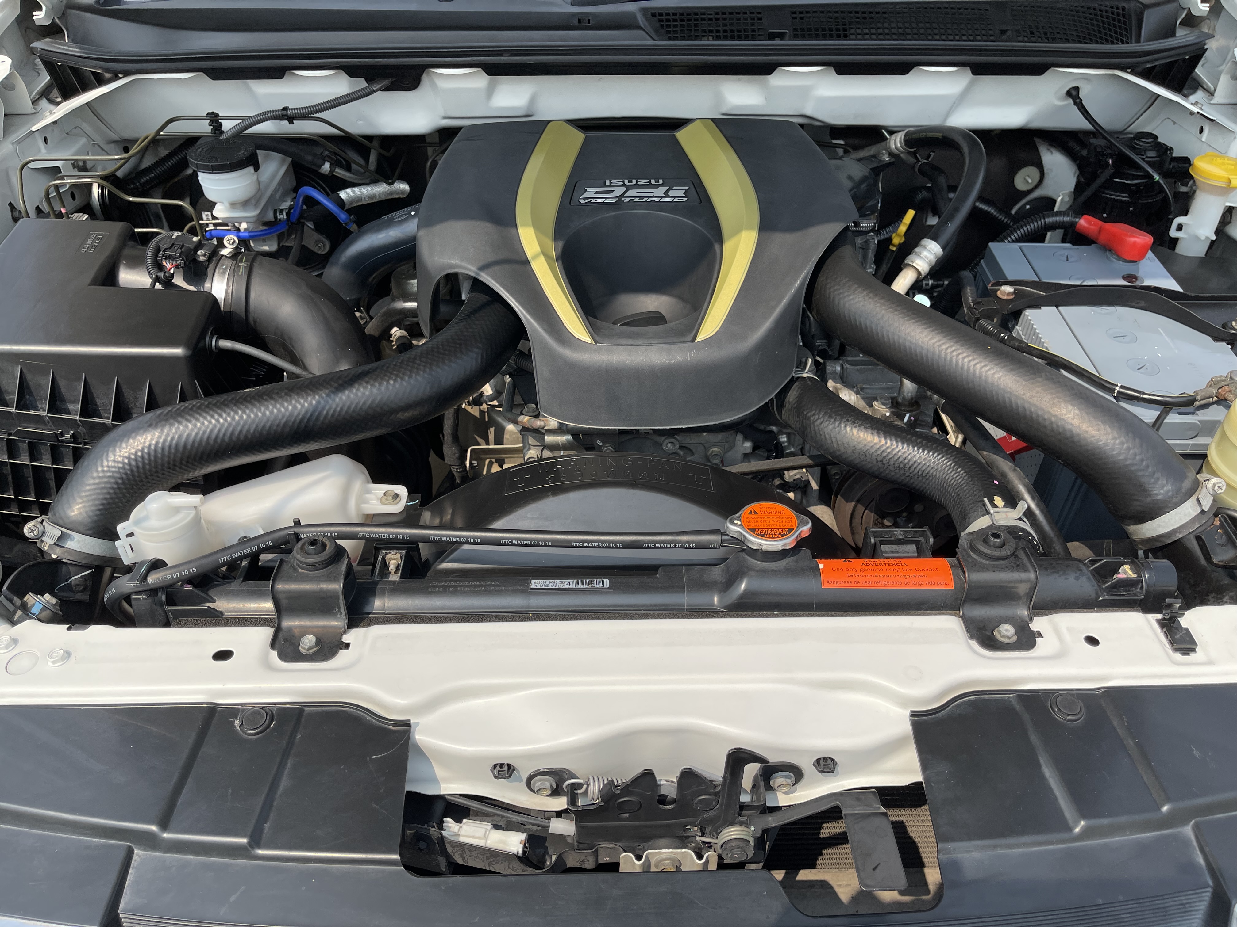 Isuzu Dmax All New 4ประตู Hilander 2.5 Vgs Z Dvd 2015 ขาวมุก