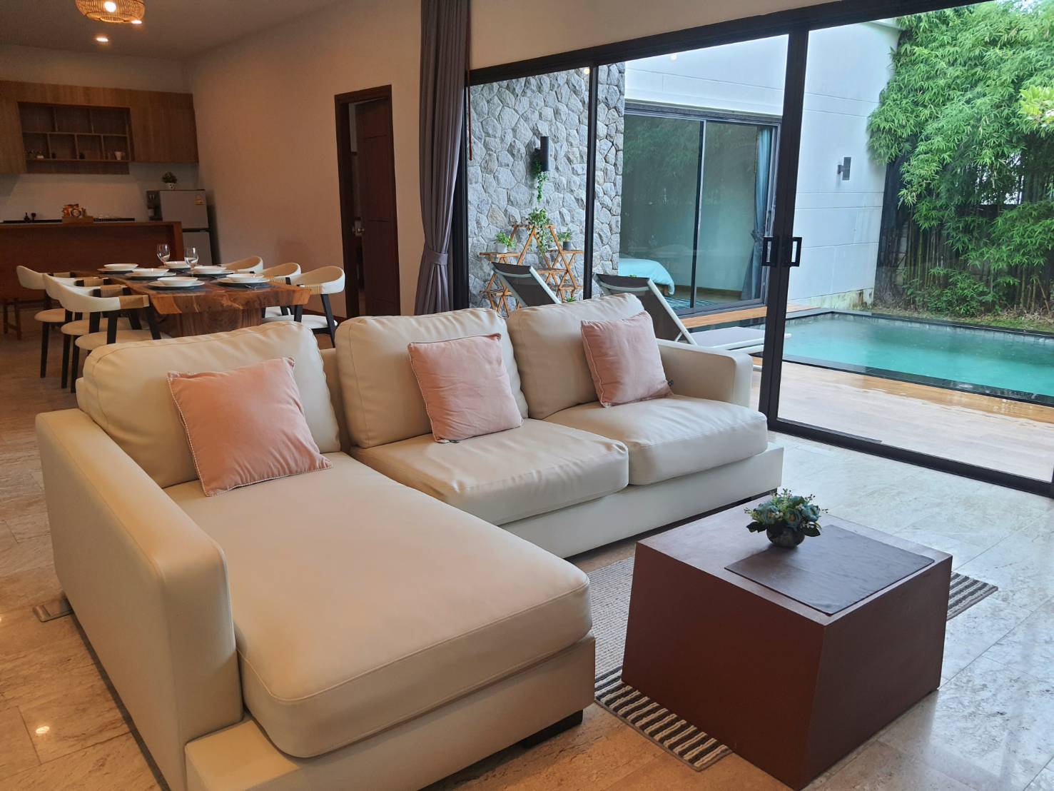 For Rent : Chalong luxury pool villa, 2 bedrooms 2 bedrooms