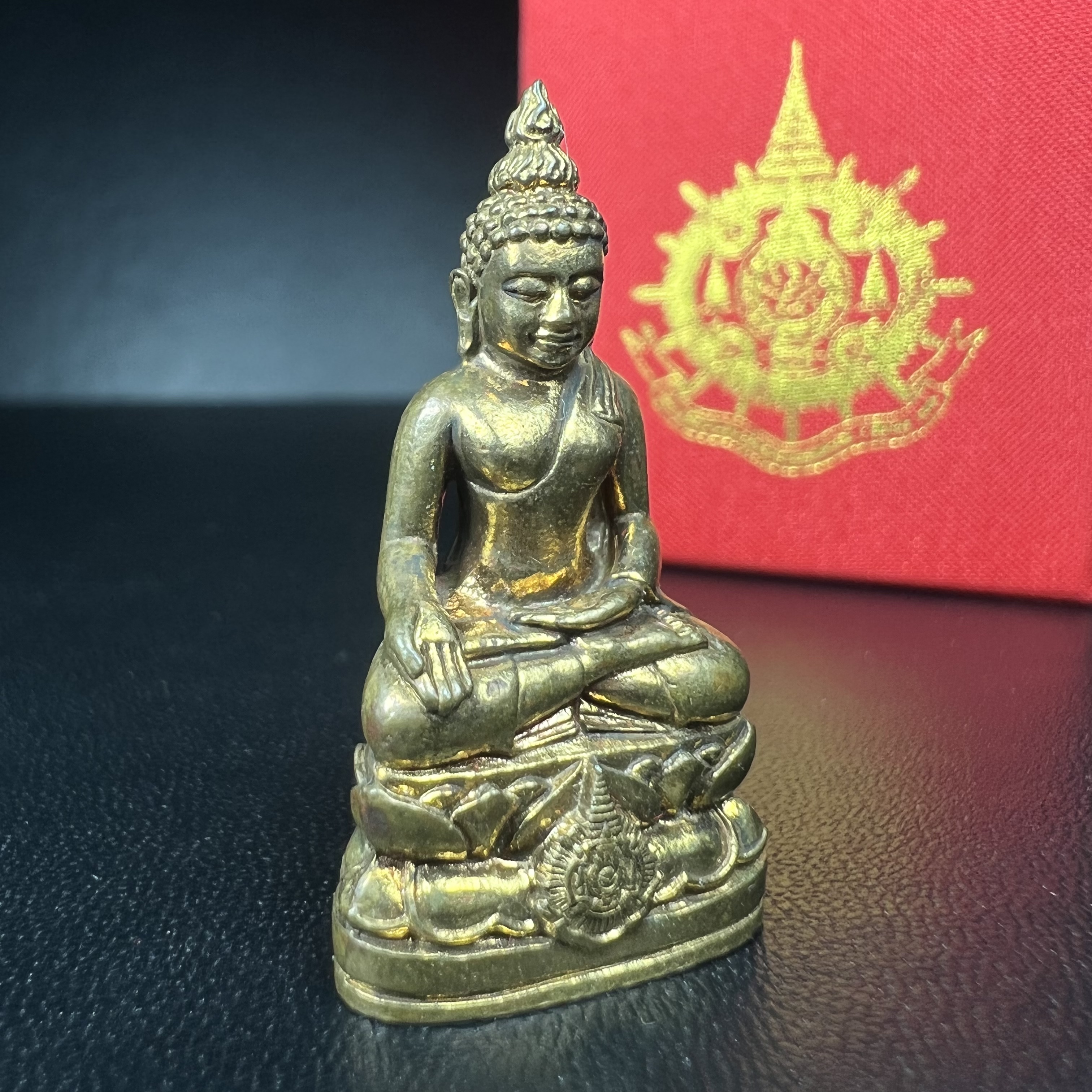 พระกริ่งไพรีพินาศ เฉลิมพระเกียรติ พระบาทสมเด็จพระเจ้าอยู่หัวรัชกาลที่9 พระชนมพรรษา 6 รอบ ปี2542เนื้อสัมฤทธิ์(บรรจุเหล็กไหล)ดีนอก-ดีใน(องค์นี้เป็นเนื้อสัมฤทธิ์ พิเศษกรรมการ ตอก 2 โค๊ต หมายเลข ๒๓๕๗)หายาก