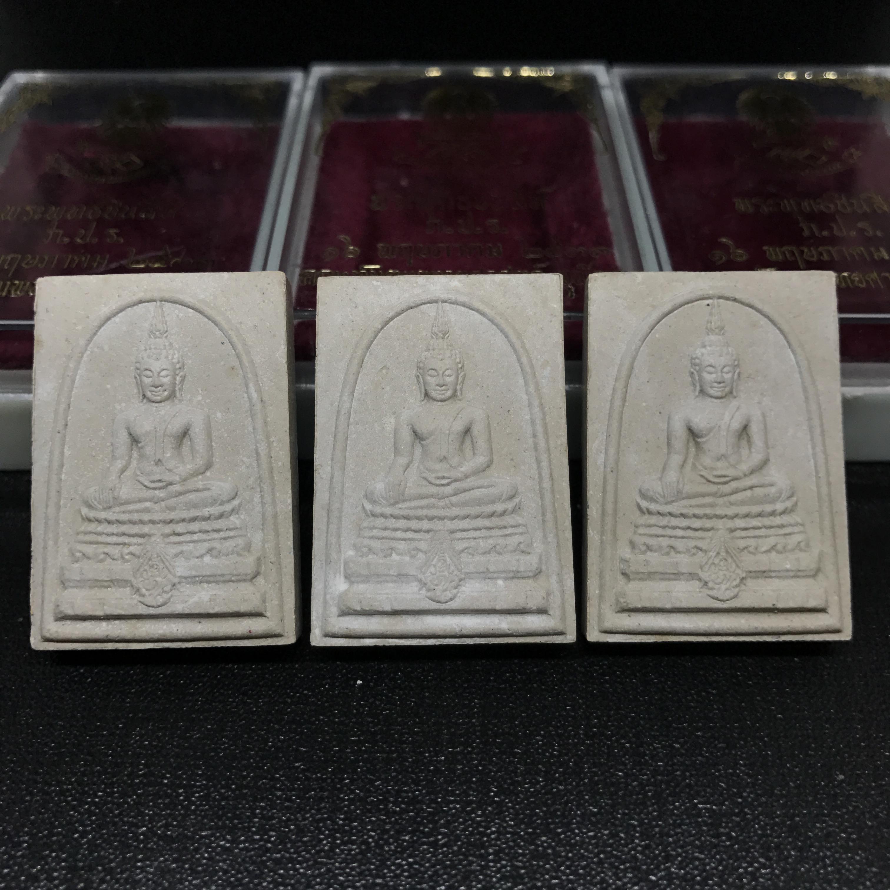 พระพุทธชินสีห์ ภปร ทันโตเสฏโฐ ปี 2533 พิมพ์ใหญ่ (วัตถุมงคลหนึ่งเดียวที่มีผงฟันในหลวงรัชกาลที่9 พระราชทานให้จัดสร้าง)