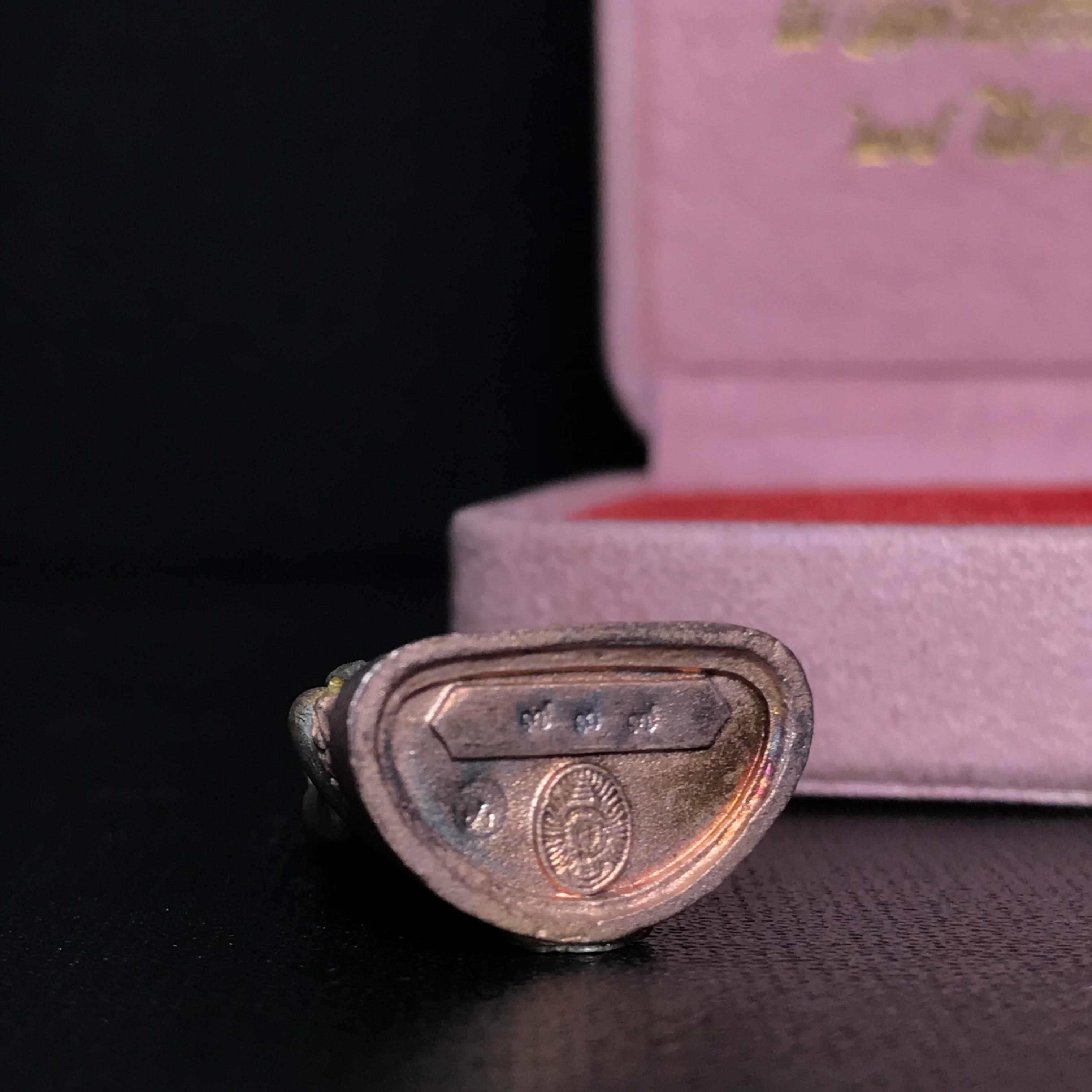 พระกริ่งพระพุทธนวราชบพิตร ครองสิริราชสมบัติครบ 50 ปี พ.ศ.2540 ชุดพระราชทาน(หายาก)เนื้อเงินสามกษัตริย์ผิวเดิมขึ้นสีรุ้งแบบนิยม