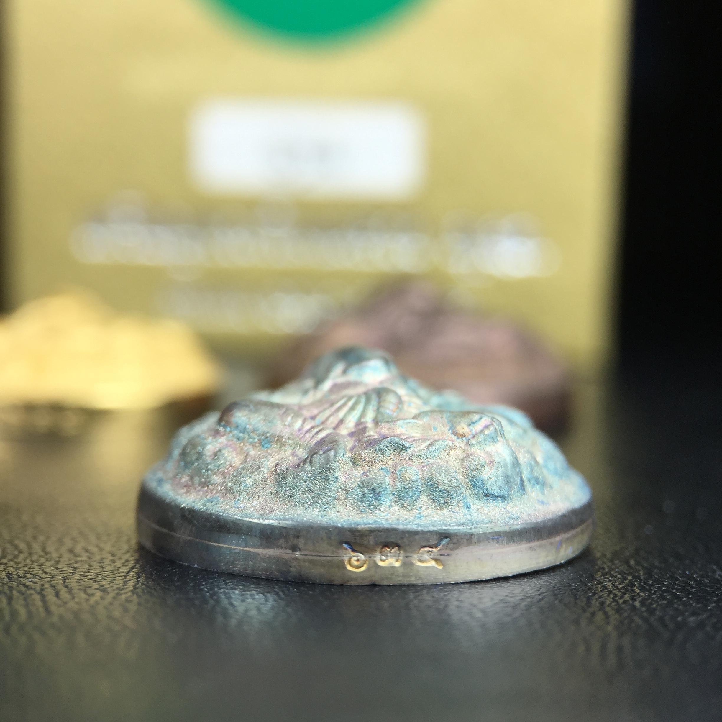 เหรียญพระพิฆเนศวร ญสส. ชุดกาญจนาภิเษกครองราชย์ 50 ปี พุทธศักราช 2538 วัดบวรนิเวศวิหาร ชุดทองคำพิมพ์ใหญ่(2.9 ซม.)(เนื้อทองคำ+เนื้อเงิน+เนื้อทองทิพย์) สภาพสวยเดิมพร้อมกล่องบรรจุเดิม ตอกโค๊ดหมายเลขกำกับ 634(พิธีใหญ่ พุทธศิลป์งดงาม)(นิยมหายาก)1 ใน 939 ชุด