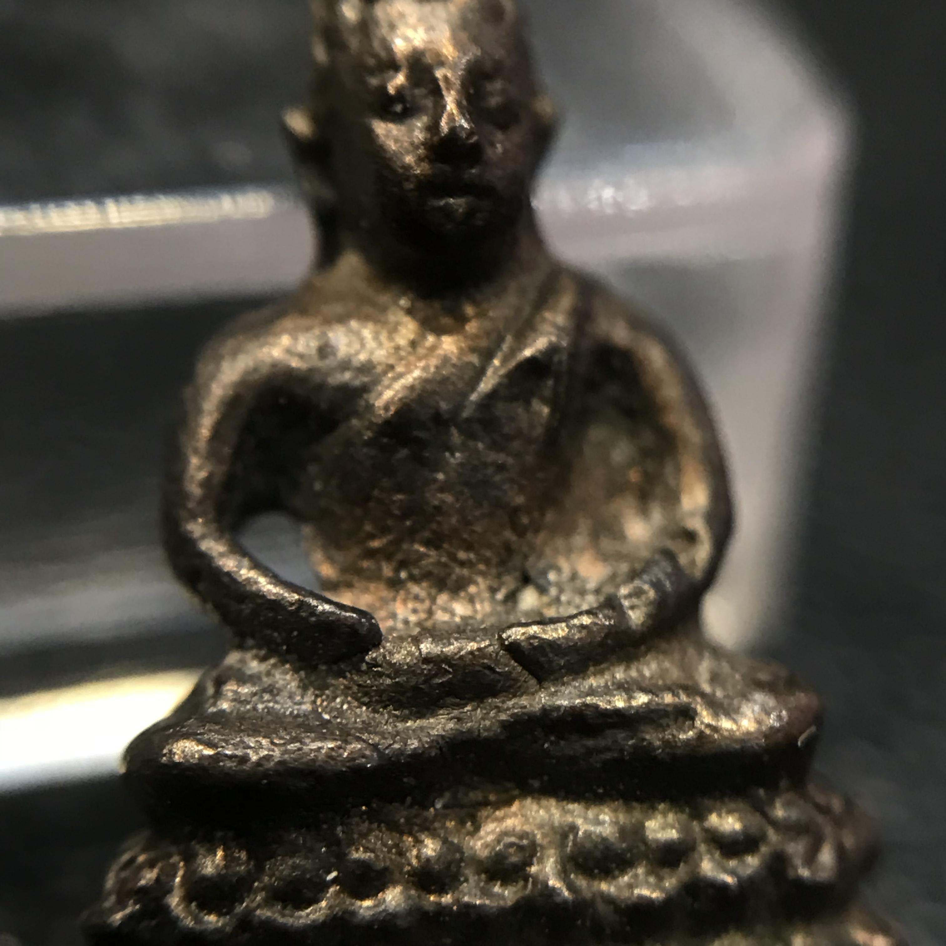 พระชัยวัฒน์อมรโมลี สมเด็จพระวันรัต (จุนท์ พรหมคตโต) วัดบวรนิเวศฯ เนื้อนวโลหะ ปี๒๕๓๔ สภาพสวยหายาก!!!(ตอกโค๊ด)