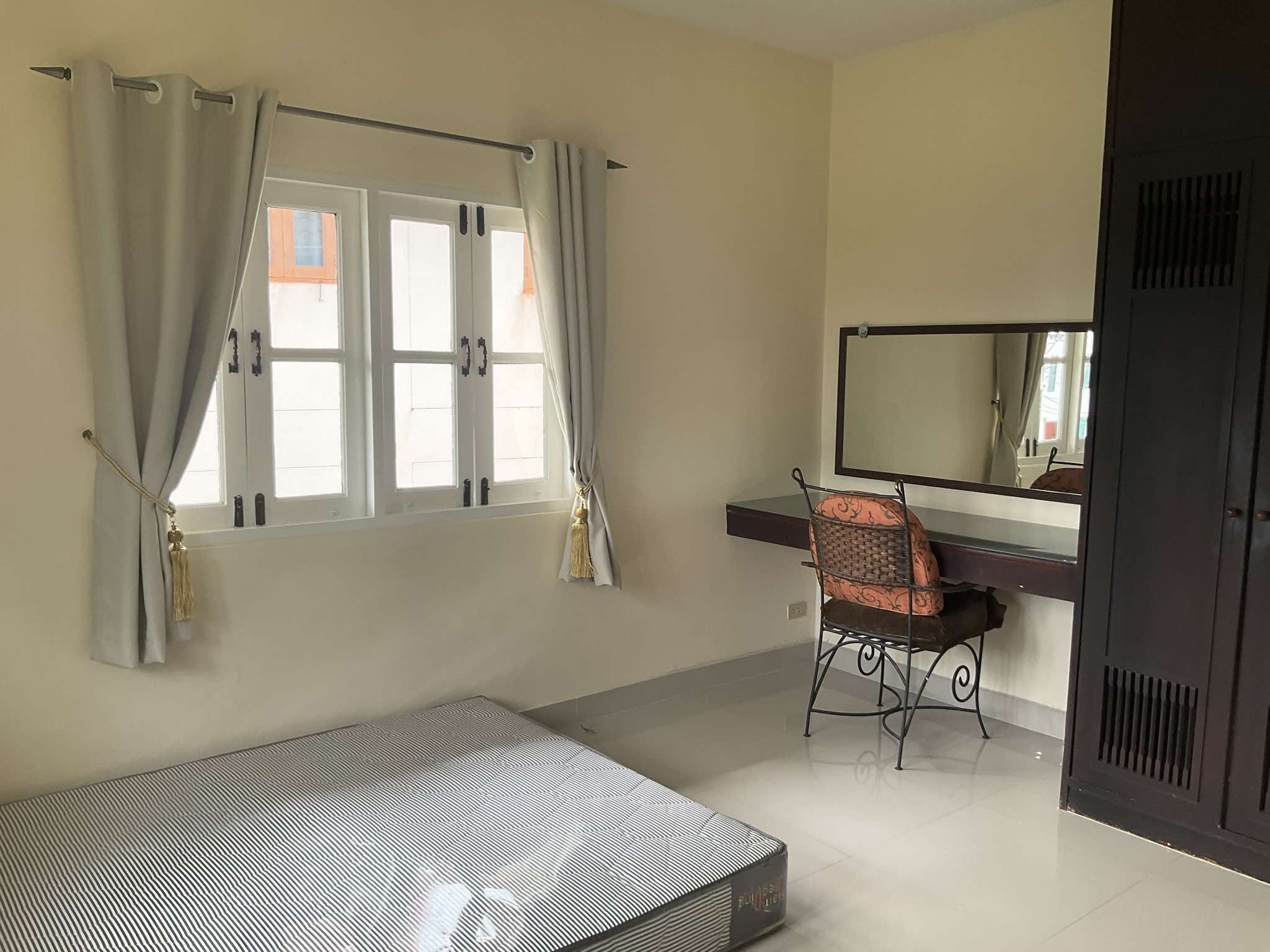 For Rent : Kuku, 3-Story Detached House, 4 Bedrooms 4 Bathrooms