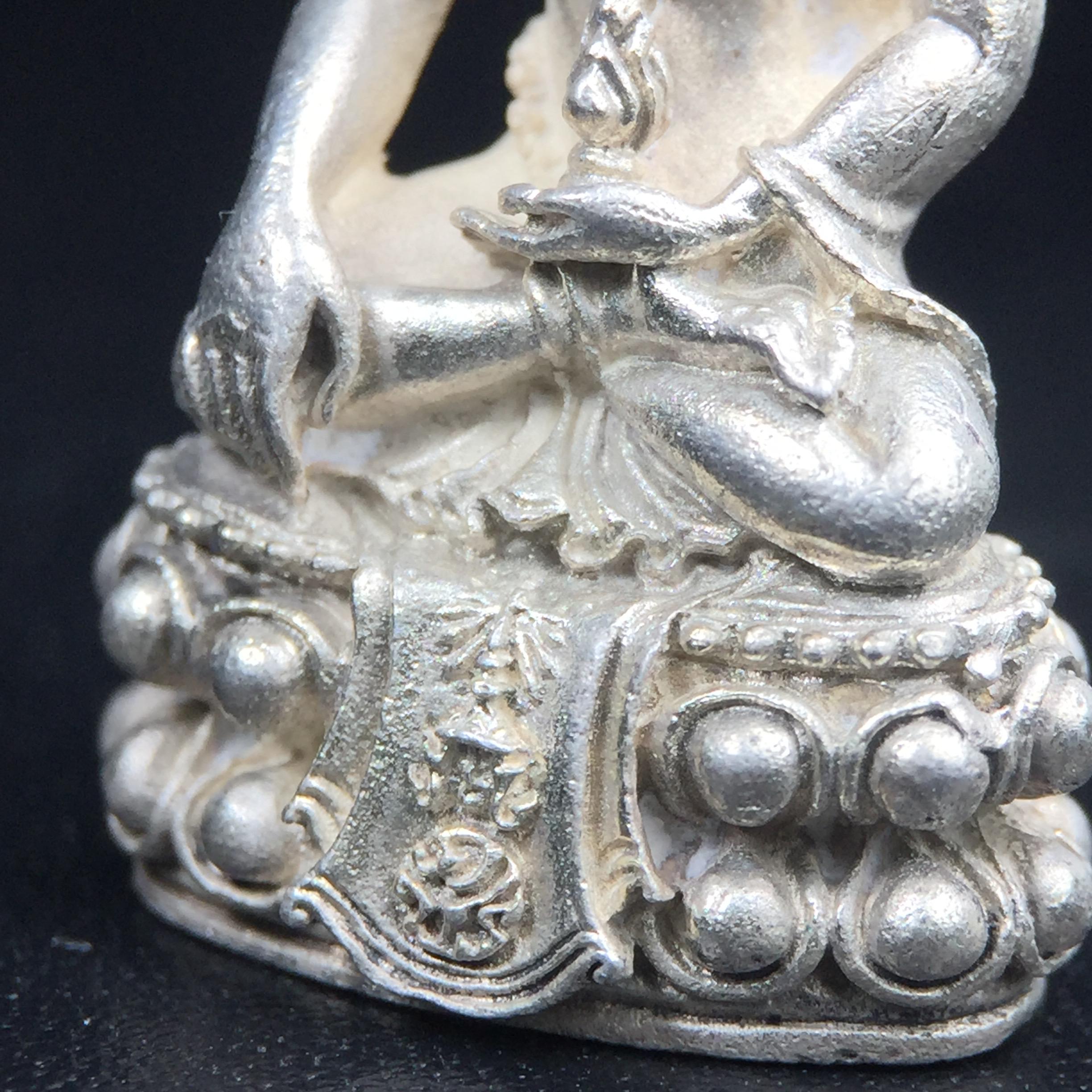 พระกริ่งศิรากาศ ภปร.(พระกริ่งคุ้มเกล้า)วัตถุมงคล"คุ้มเกล้าฯ" มูลนิธิ “คุ้มเกล้า” ในพระบรมราชูปถัมภ์ จัดสร้าง โรงพยาบาลภูมิพล เนื้อเงิน(พิมพ์หน้าไทย)(สภาพผิวสวย)(รัชกาลที่9เสด็จเททอง)(พิธีใหญ่)(นิยม)