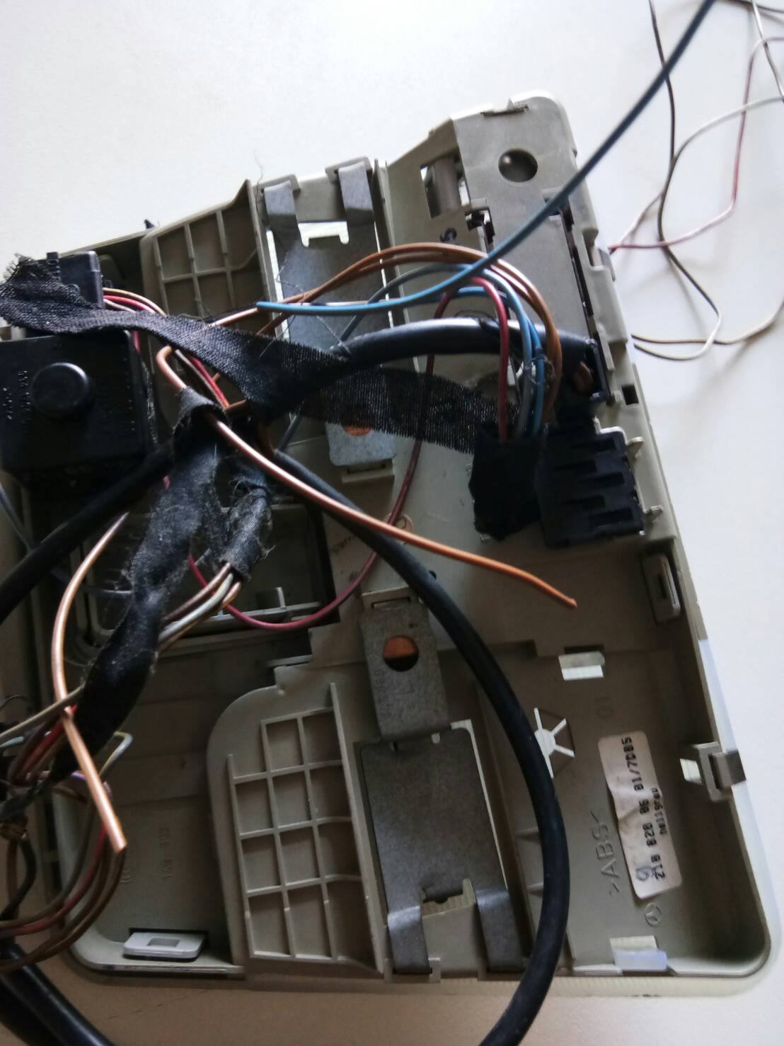 โคมไฟในเก๋งBENZ W210