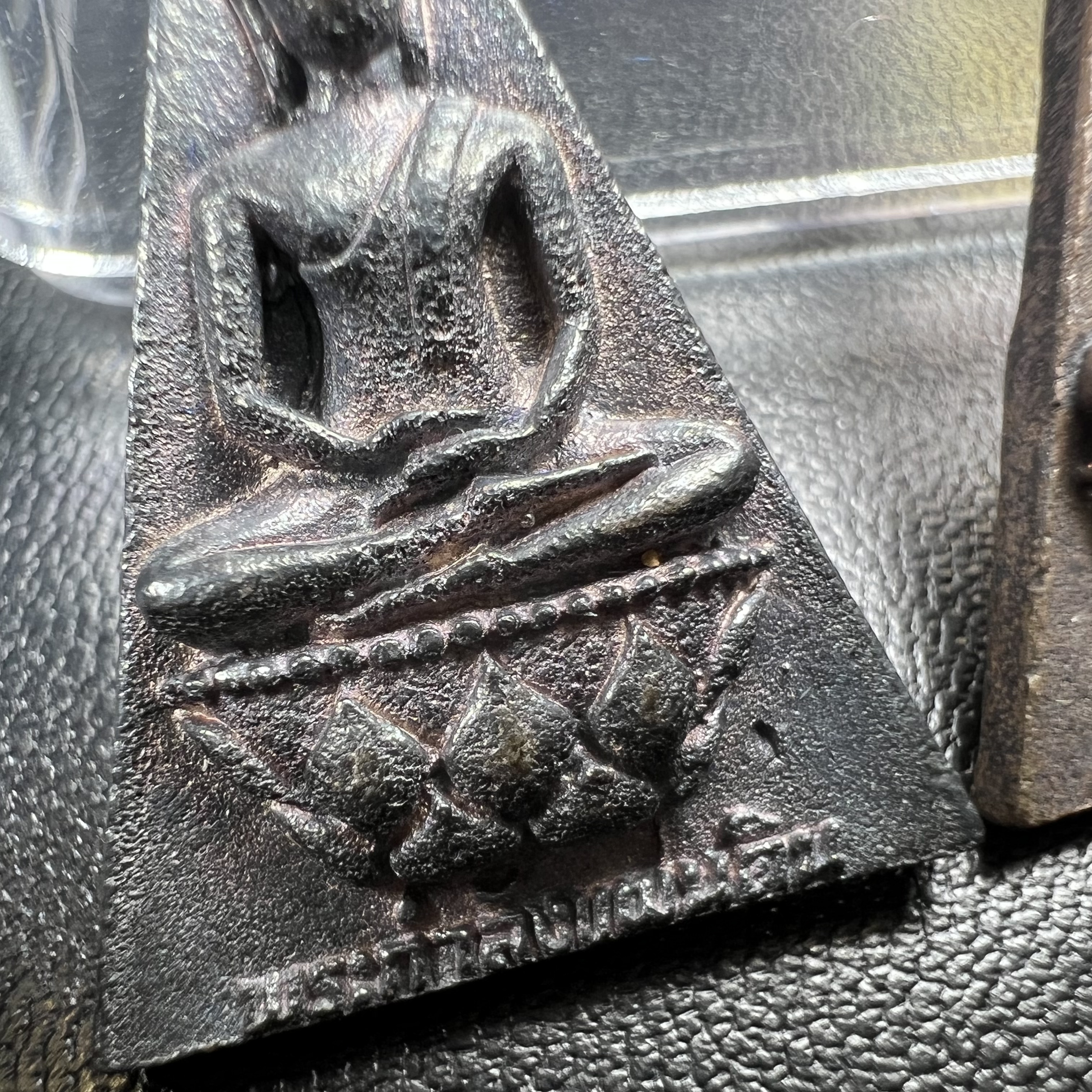 พระกำลังแผ่นดิน (สมเด็จจิตรลดา2) จัดสร้างเฉลิมพระเกียรติ ร.9 ครองราชย์ 50 ปี 2539 เนื้อเงิน(ผิวเดิมกลับดำ รุ้งๆสวย)+เนื้อนวโลหะ(สร้างน้อยหายาก)พร้อมกล่องบรรจุเดิมครบสมบูรณ์(1ใน2539องค์)