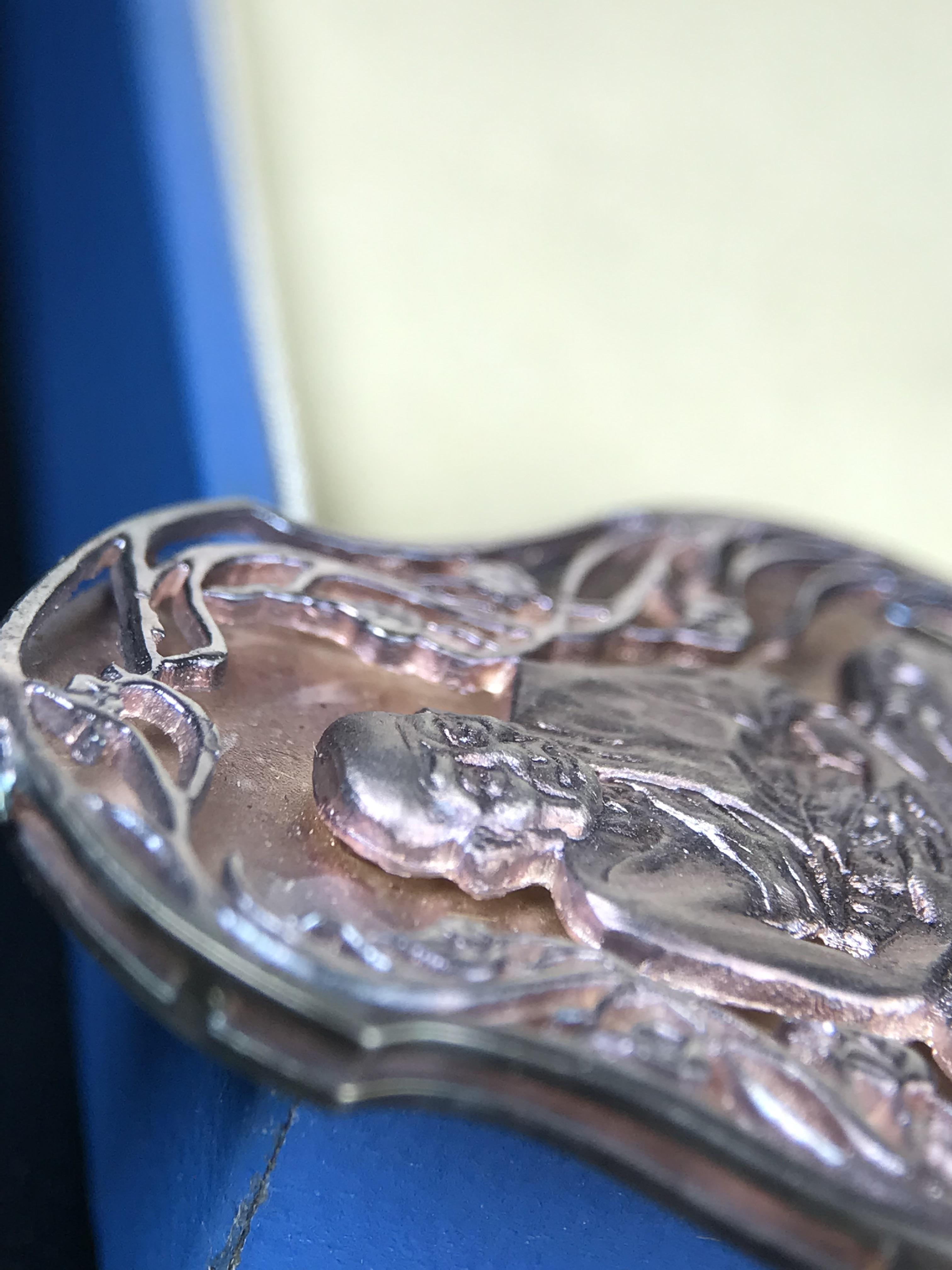 เหรียญหลวงปู่ทวด พระนามาภิไธย สก. แบบงานฉลุโบราณ(HAND MADE) ปี 2544 เนื้อเงิน(ผิวเดิมขึ้นสีรุ้งออกม่วงธรรมชาติสวยมาก) พิธีปลุกเสก ณ อุโบสถวัดช้างให้ และ พิธีมังคลาภิเษก ณ พระอุโบสถ วัดพระศรีรัตนศาสดาราม(วัดพระแก้ว) (1 ใน 2000 เหรียญ)พบเจอน้อยหายากมาก