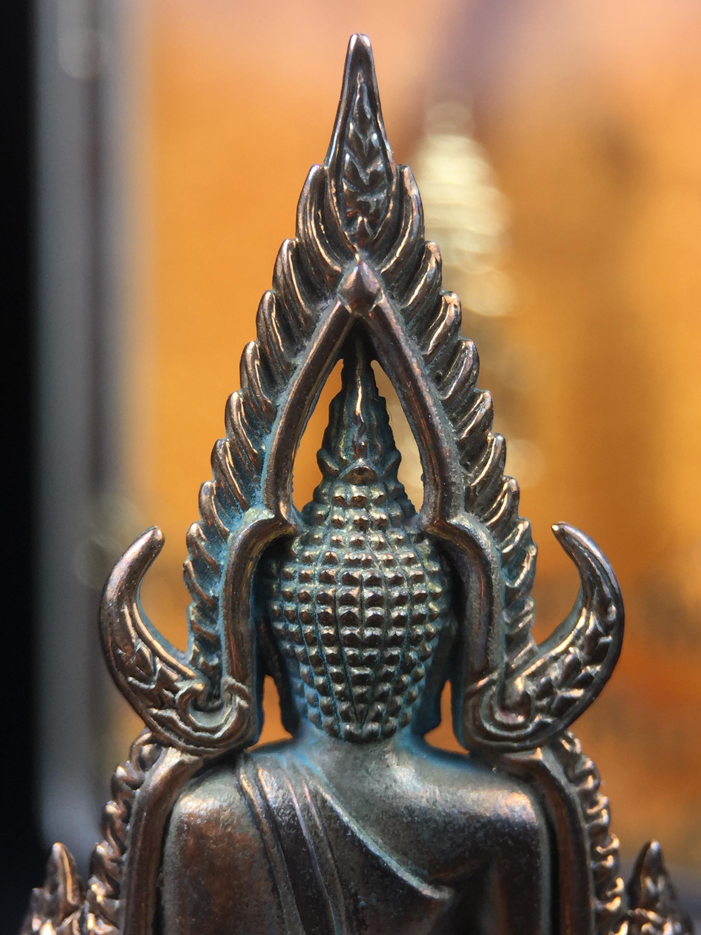 พระพุทธชินราช ญสส. วัดพระศรีมหาธาตุ จ.พิษณุโลก ปี2543 กริ่งชินราชเนื้อนวโลหะเต็มสูตร (ผสมทองคำ 2 บาท ต่อน้ำหนักเนื้อ 1 กิโลกรัม) พิธีใหญ่ รุ่นแรกและรุ่นเดียวที่ หลวงปู่หมุน ฐิตสีโล วัดบ้านจาน มาร่วมปลุกเสก(องค์หมายเลข 505 เลขสวย)(1 ใน 2543 องค์)นิยม