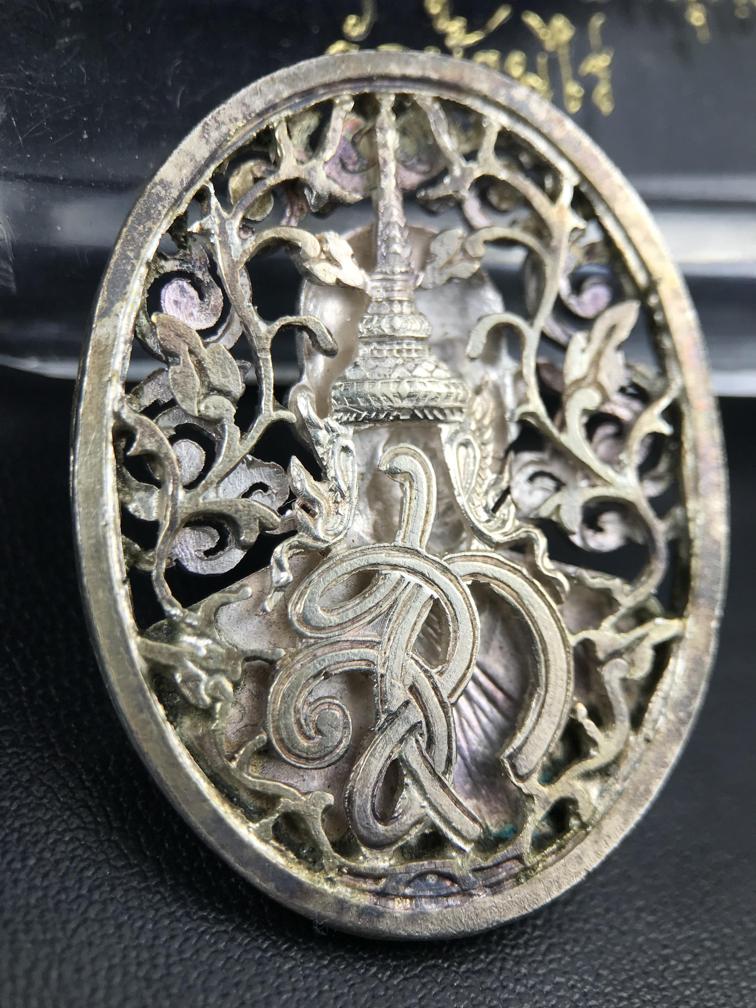 เหรียญหลวงพ่อคูณ ปริสุทโธ วัดบ้านไร่ รุ่น สก. ปี 2536 พิมพ์ลายฉลุ เนื้อเงิน(สวย งดงาม หายาก) งานมหามงคลเฉลิมพระชนมพรรษา 5 รอบ สมเด็จพระบรมราชินีนาถ จัดสร้างโดย กองพลทหารราบที่๒ ทหารเสือราชินี รักษาพระองค์ (พิธีใหญ่ ประวัติชัดเจน อีกหนึ่งรุ่นยอดนิยม)