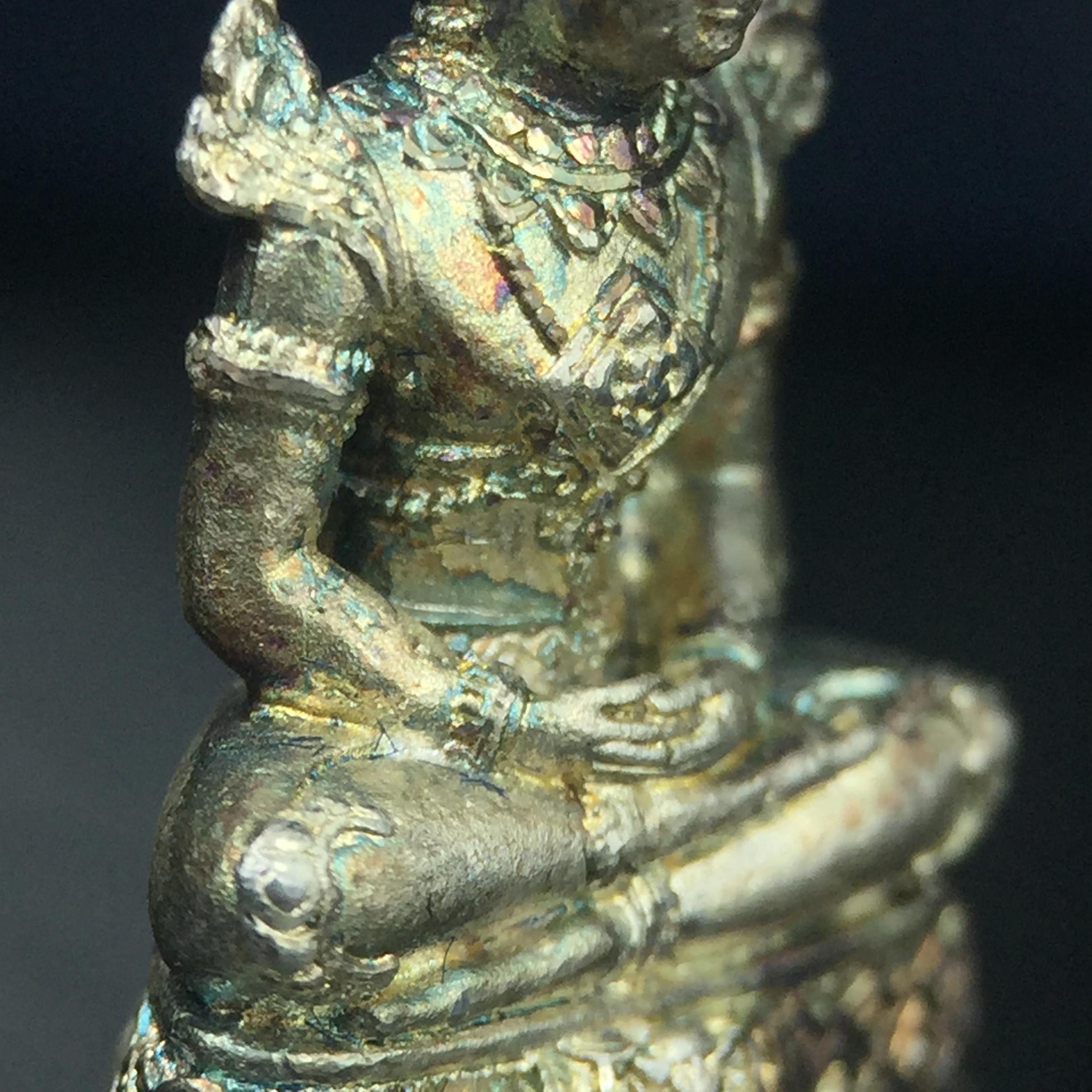 พระแก้วมรกต กรมสรรพสามิตจัดสร้างขึ้นเนื่องในโอกาสครบรอบ 64 ปีของกรมสรรพสามิต และเนื่องในวโรกาสที่พระบาทสมเด็จพระเจ้าอยู่หัวทรงครองราชย์ครบ50ปีเมื่อ พ.ศ.2539 เนื้อเงินทรายนวลขัดเงา(ผิวเดิมๆขึ้นสีรุ้งธรรมชาติสวย(สเน่ห์พระเนื้อเงินสีสันที่ธรรมชาติสรรค์สร้าง)