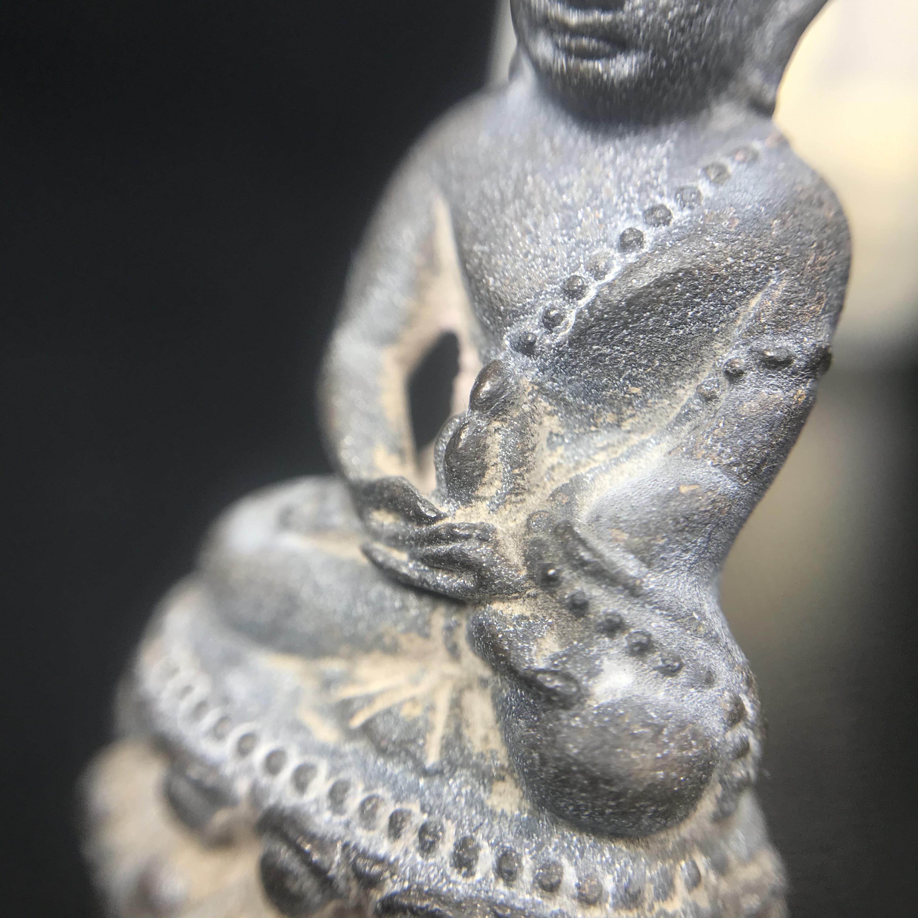 พระกริ่งชินบัญชรฉลองพระชันษา 100 ปี สมเด็จพระญาณสังวร วัดบวรนิเวศวิหาร ปี 2556 เนื้อนวโลหะผสมทองคำก้นทองแดง พิธีใหญ่ มวลสารเด่น นิยม(1 ใน 2556 องค์)