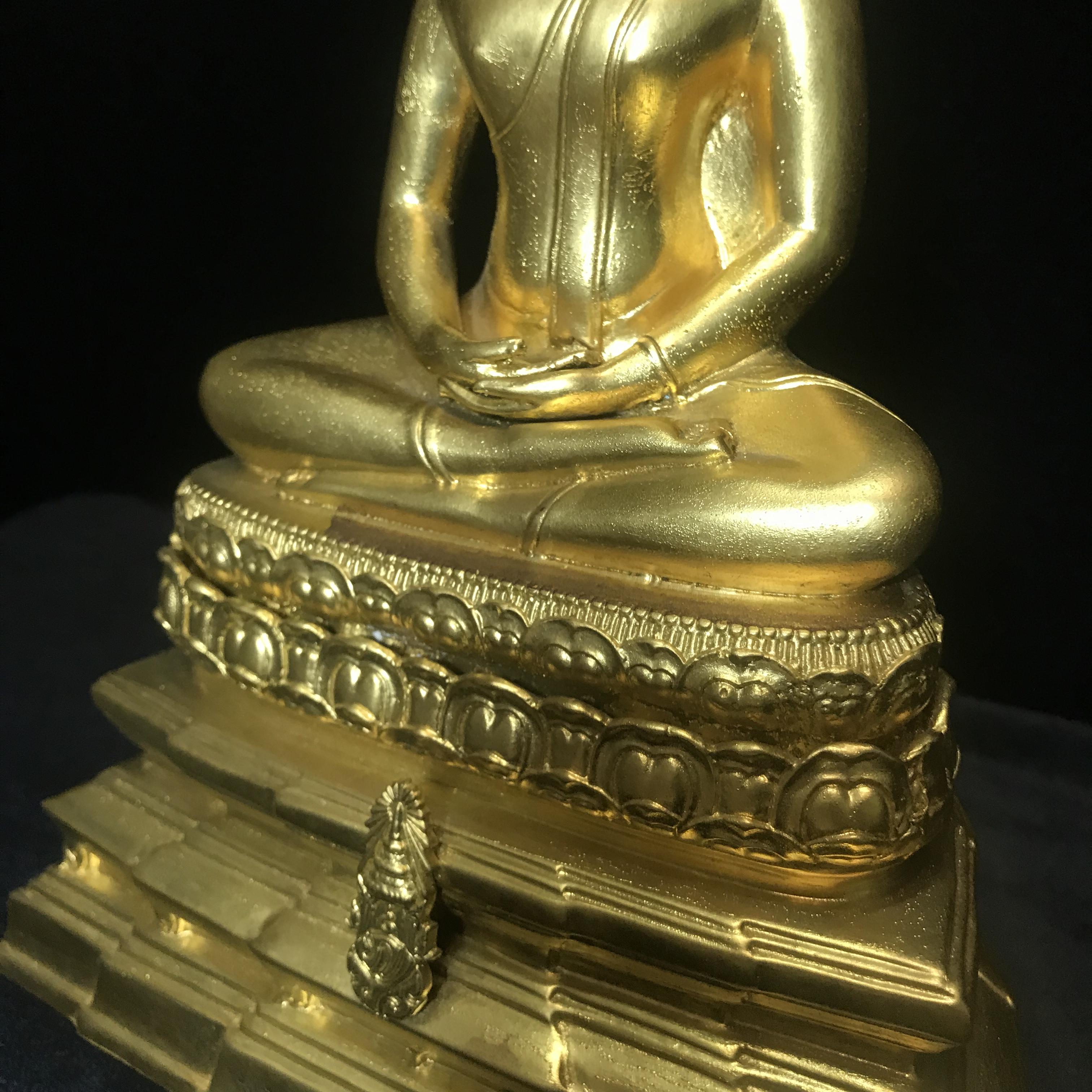 พระพุทธคมนาคมบพิธ (พระพุทธสิหิงค์จำลอง)(พระพุทธรูปประจำกระทรวงคมนาคม) ตรา ภปร. ครบรอบ 84 ปี กระทรวงคมนาคม พ.ศ.2539 เนื้อลำอู่แดงลงรักปิดทอง หน้าตัก 5 นิ้ว ปลุกเสก ณ วัดพระแก้ว พิธีใหญ่(1 ใน 3000 องค์)หายาก