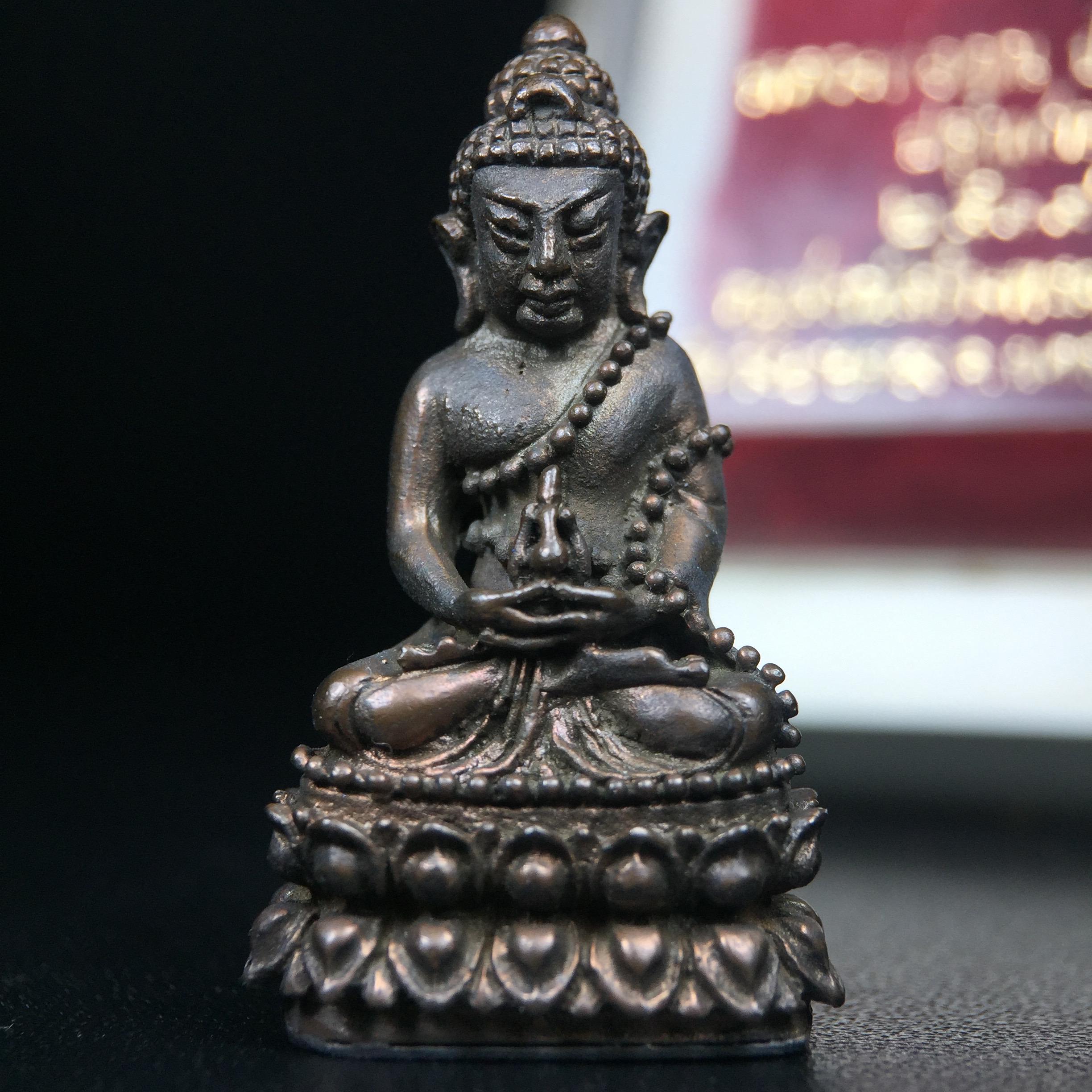พระกริ่งญาณสังวร(พระกริ่ง ญส.)ปี 2519 เนื้อนวโลหะก้นเงิน สมเด็จพระญาณสังวรและหลวงพ่อคูณ ปริสุทโธ จับสายสูตรร่วมกันในพิธีเททอง ณ อุโบสถวัดบวรนิเวศวิหาร(พิธีใหญ่ เจตนาดี หลวงปู่โต๊ะร่วมปลุกเสก)(สภาพสวยเดิมนอนคากล่องบรรจุเดิมแบบนี้ไม่ควรพลาด)หายาก1ใน2999องค์