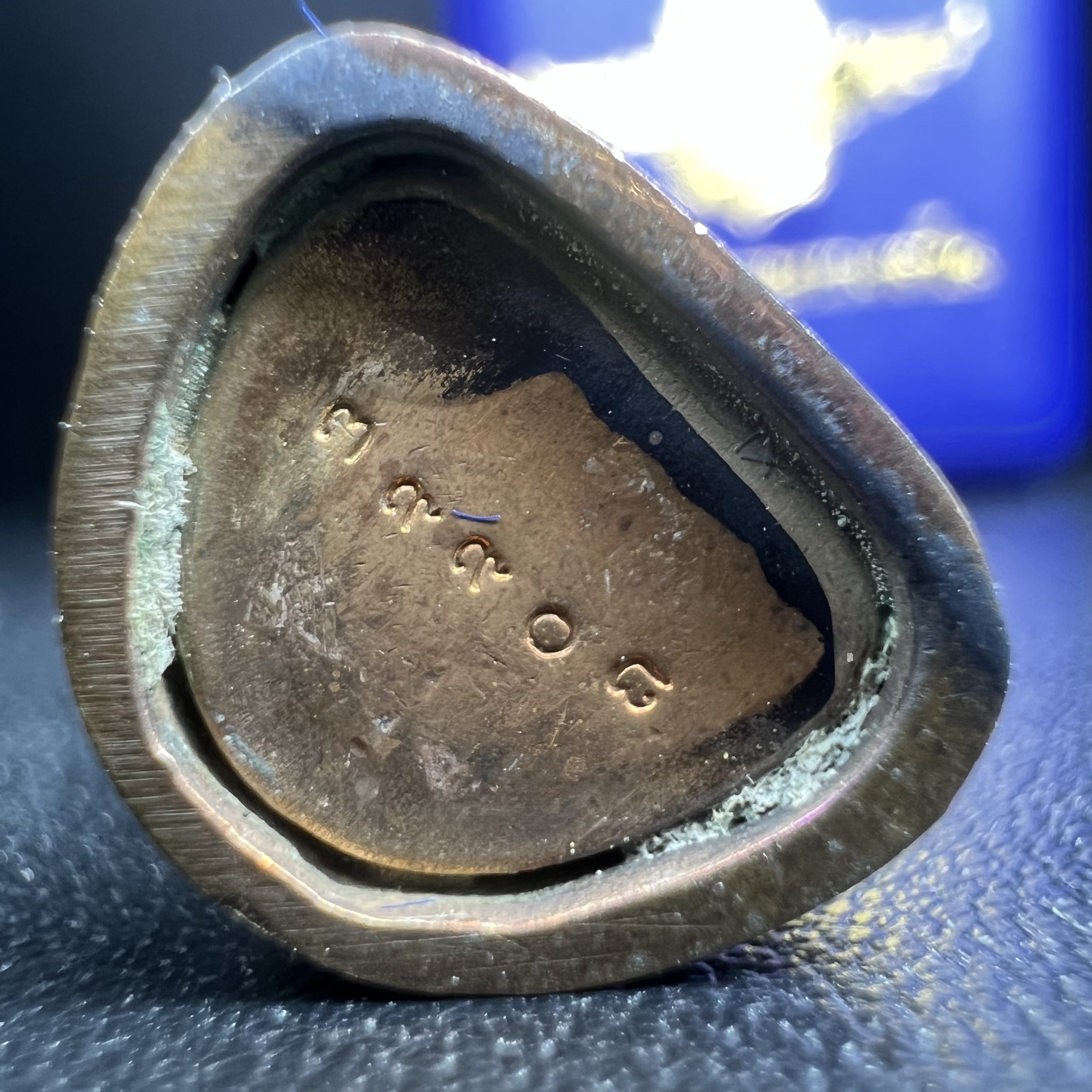 รูปเหมือนหล่อลอยองค์หลวงปู่ทวด รุ่น 111ปี กระทรวงกลาโหม เนื้อนวโลหะรมดำ-ปัดเงา ปี2540 พิธีใหญ่ เข้มขลัง นิยม พร้อมกล่องบรรจุเดิม(คัดสภาพสวยผิวเทพๆผิวรุ้งๆ)ทั้งพิธีทั้งพุทธศิลป์ทรงคุณค่าอีกหนึ่งรุ่นยอดนิยม