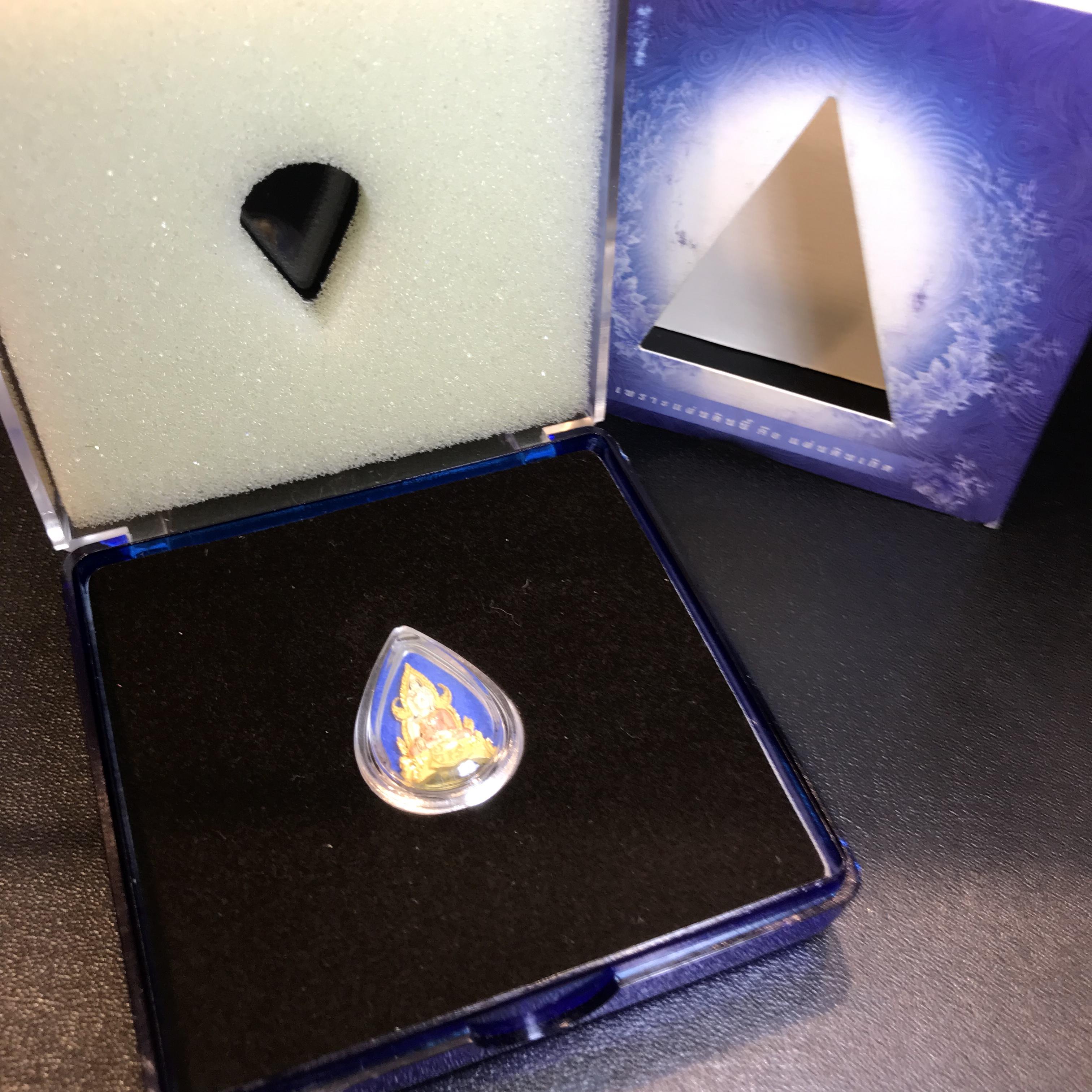 พระพุทธชินราช ภปร. โครงการ เพราะแผ่นดินนี้คือแผ่นดินเกิด เนื้อเงินชุบสามกษัตริย์ ปี2551 ขนาดหน้าตัก1/4นิ้ว (สวยงามหายาก)