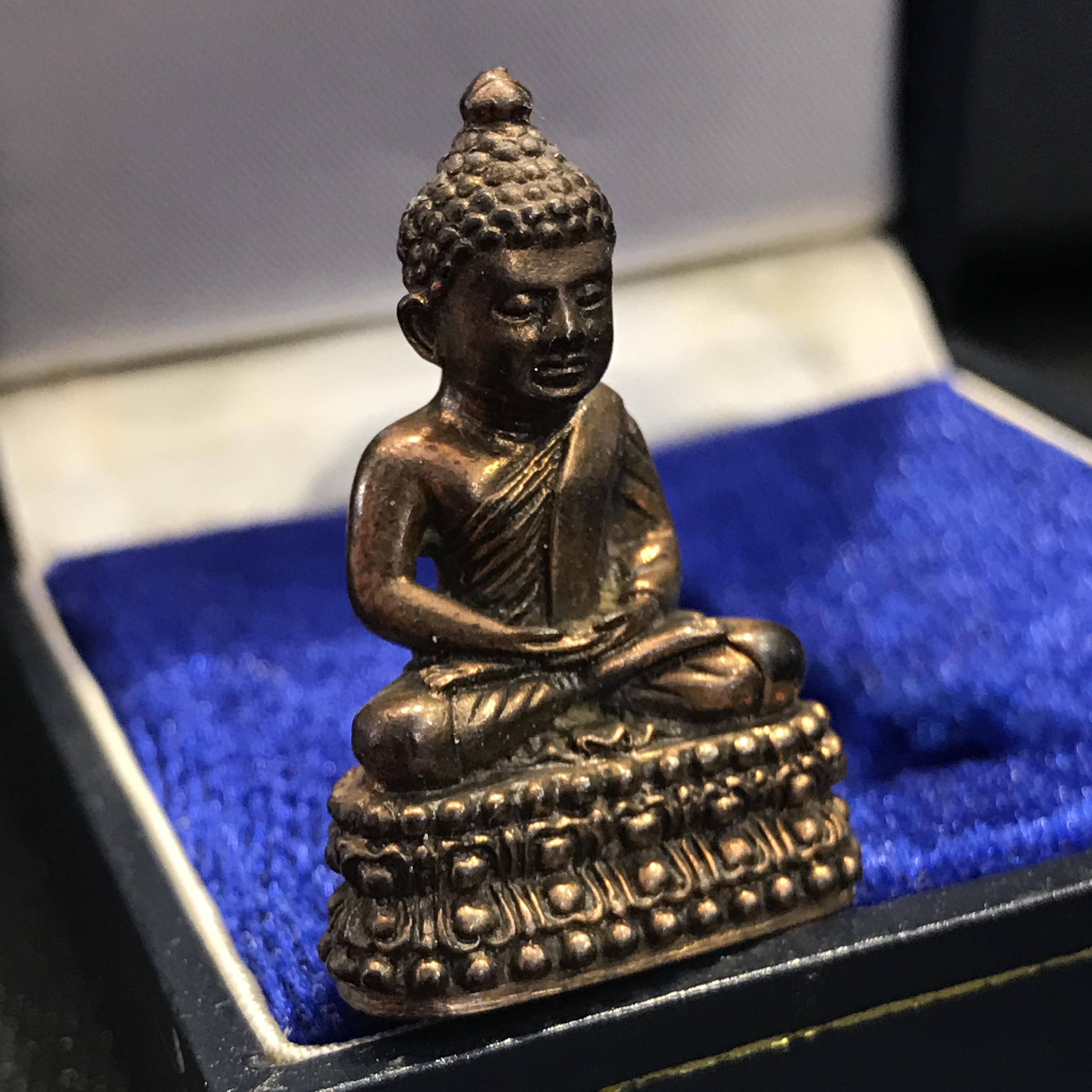 พระนิรันตราย ปี2538 วัดบวรนิเวศ เนื้อนวโลหะเต็มสูตร (อุดผงจิตรดาและเส้นเกษา)