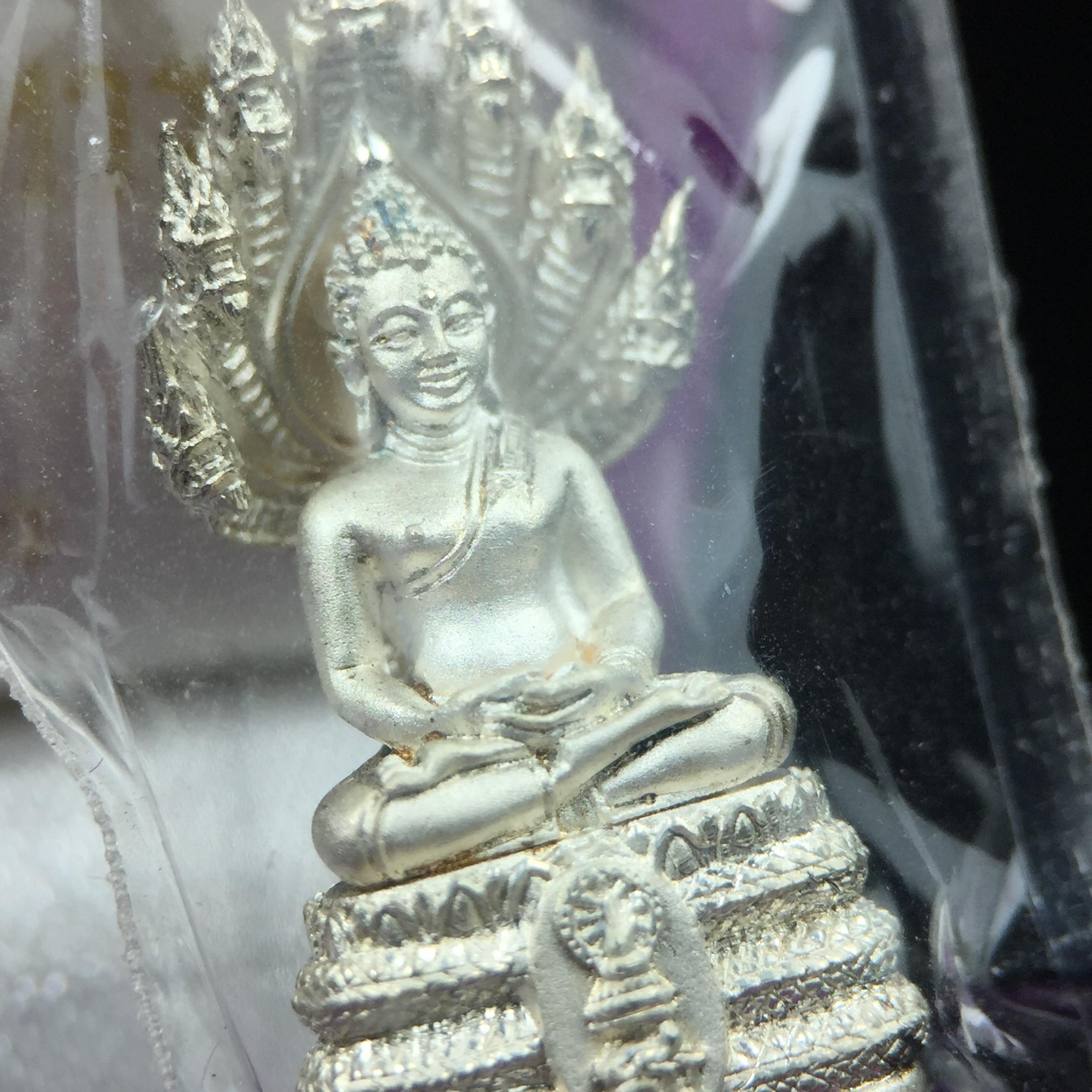 พระนาคปรก สธ. รุ่นสร้างพระอุโบสถเฉลิมพระเกียรติ 4 รอบ 84 พรรษา สมเด็จพระเทพรัตนราชสุดาฯ วัดบวรนิเวศวิหาร ปี 2543 พิมพ์เล็ก เนื้อเงินบริสุทธิ์ แบบพ่นทรายขัดเงาบางส่วน(สภาพ สวย ซีนซองกล่องบรรจุเดิมครบ)พิธีใหญ่ พุทธศิลป์งดงาม หายาก (1 ใน 2999 องค์)