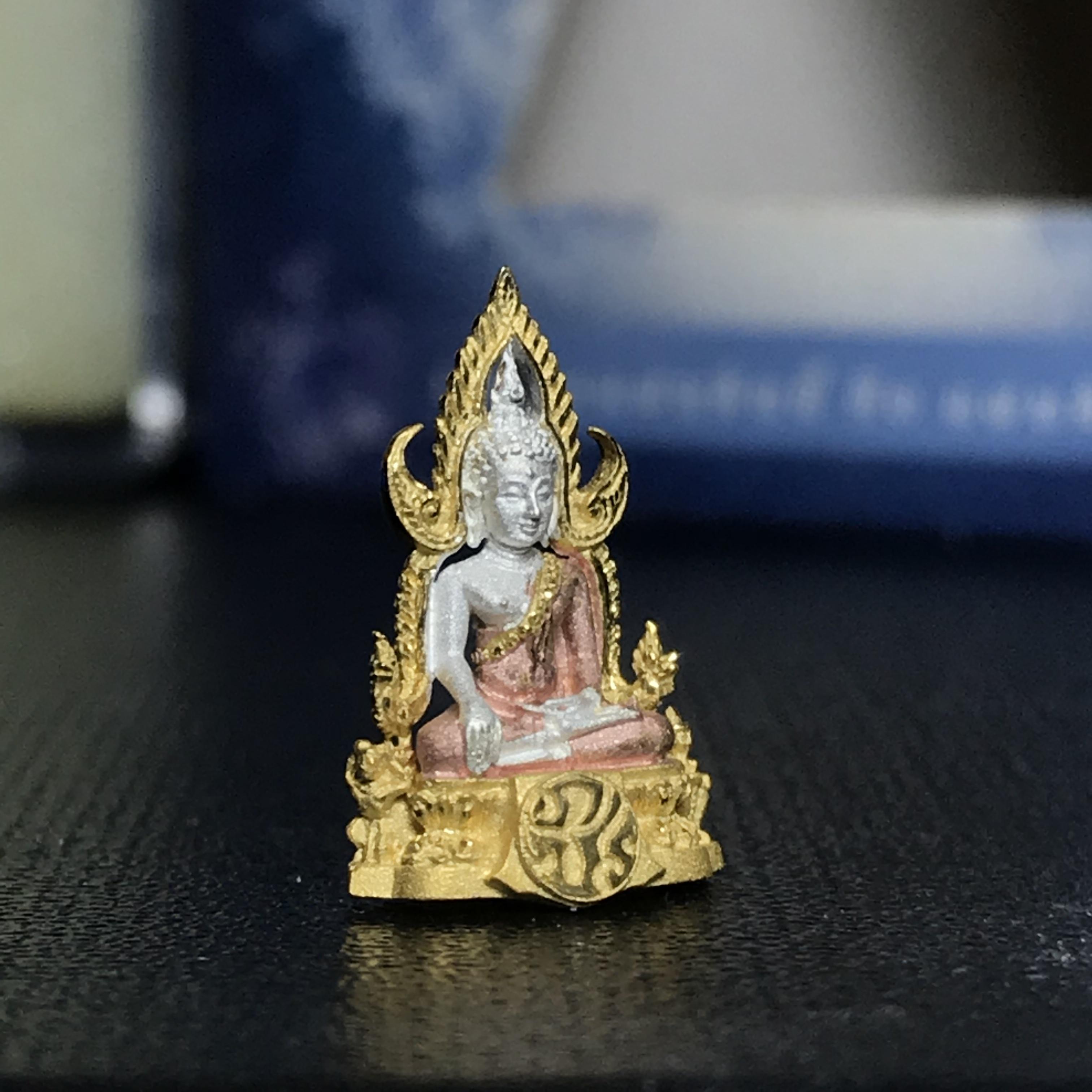 พระพุทธชินราช ภปร. โครงการ เพราะแผ่นดินนี้คือแผ่นดินเกิด เนื้อเงินชุบสามกษัตริย์ ปี2551 ขนาดหน้าตัก1/4นิ้ว (สวยงามหายาก)