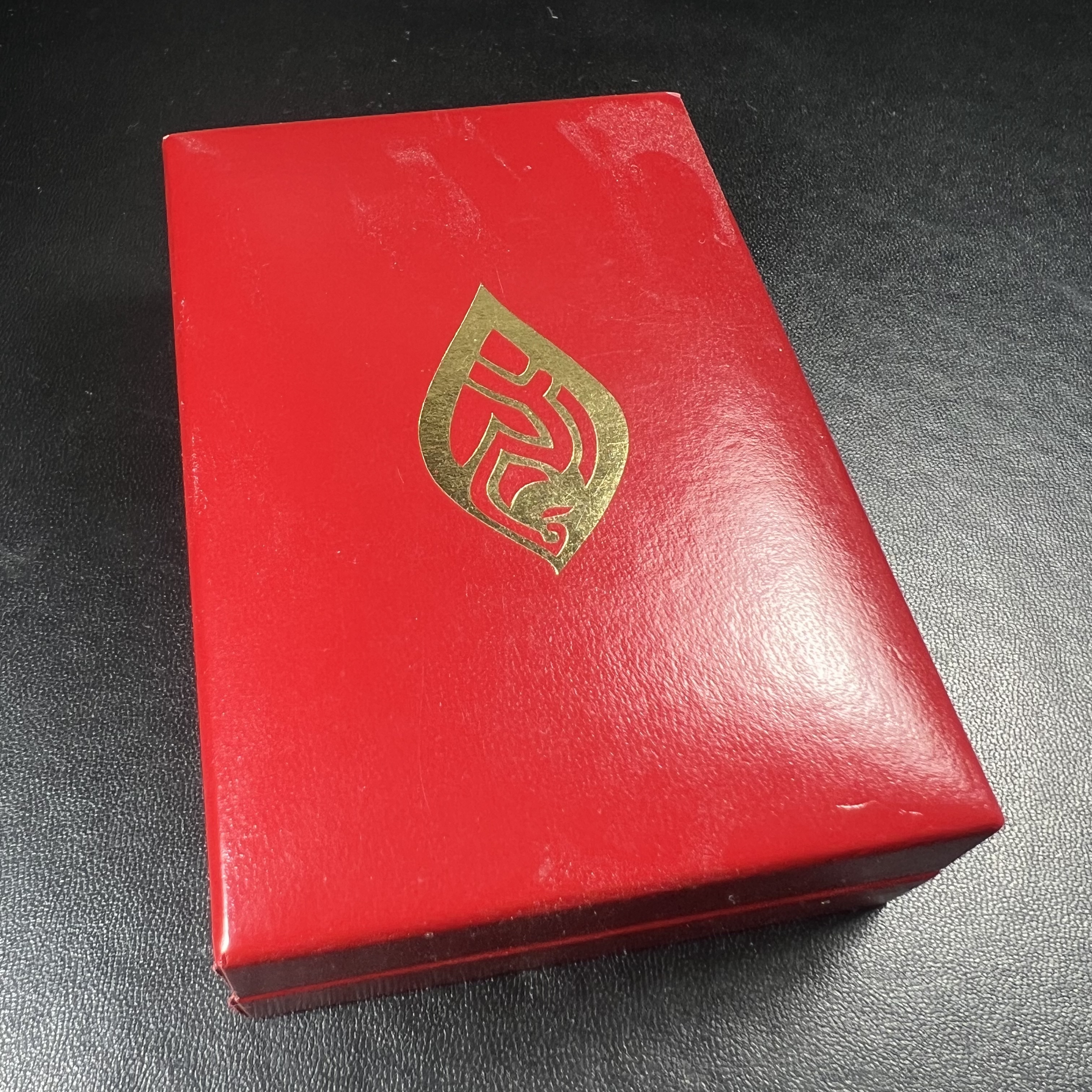 เหรียญพระราชทาน มูลนิธิ พอ.สว. ปี2541 (1ชุด มี 2 เหรียญ สภาพสวยมาก(กล่องเดิม))