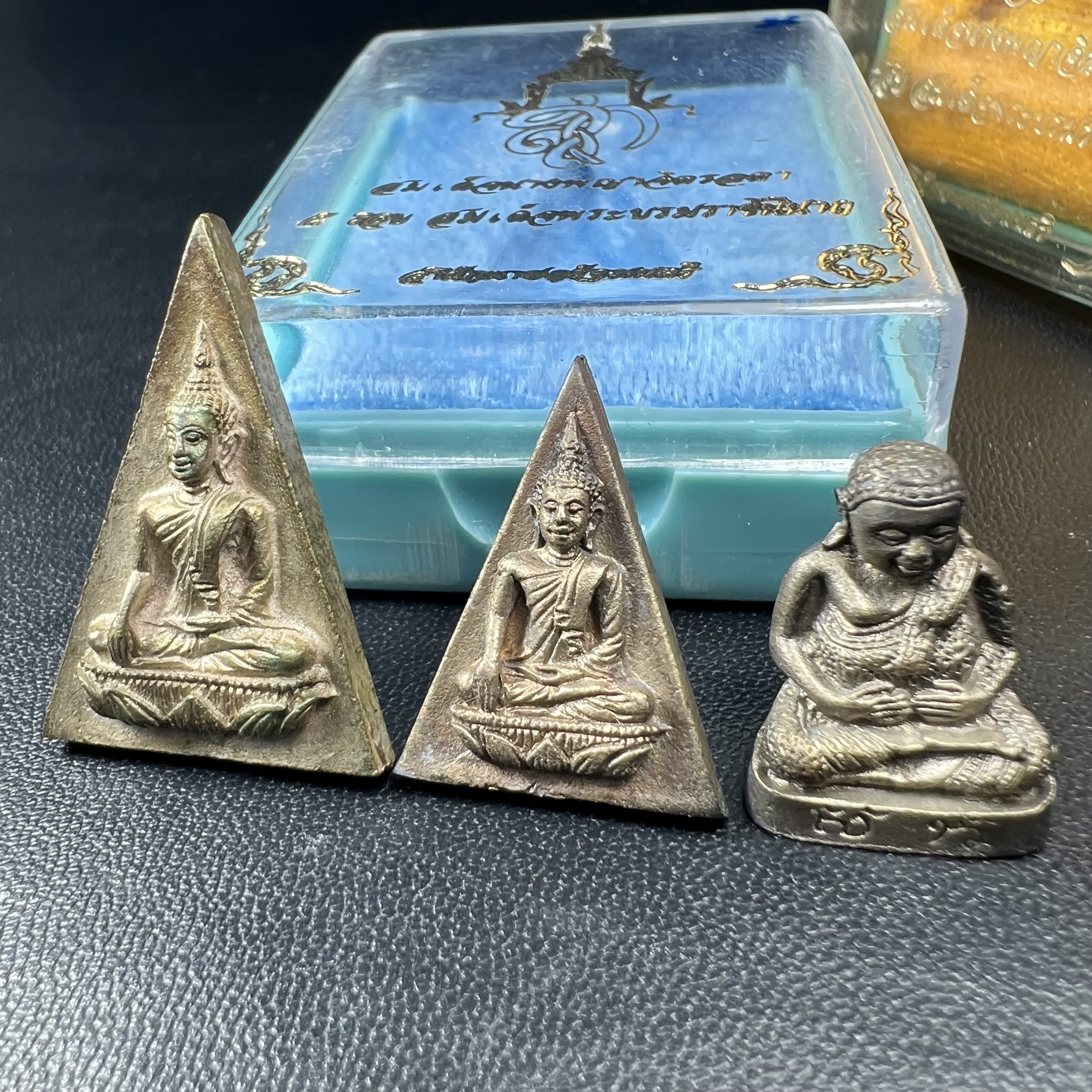 สมเด็จนางพญาจิตรลดา สก. พิมพ์ใหญ่และพิมพ์เล็ก + สมเด็จพระสังกัจจายน์ สก. ครบชุดเนื้อนวโลหะ(รวม 3 องค์) เฉลิมพระชนมพรรษา 5 รอบ สมเด็จพระบรมราชินีนาถ ปี 2535 จัดสร้างโดย สำนักนายกรัฐมนตรี (พิธีปลุกเสกใหญ่ 3 วาระ)(ในหลวง ร.๙ และพระราชินี เสด็จในพิธี)