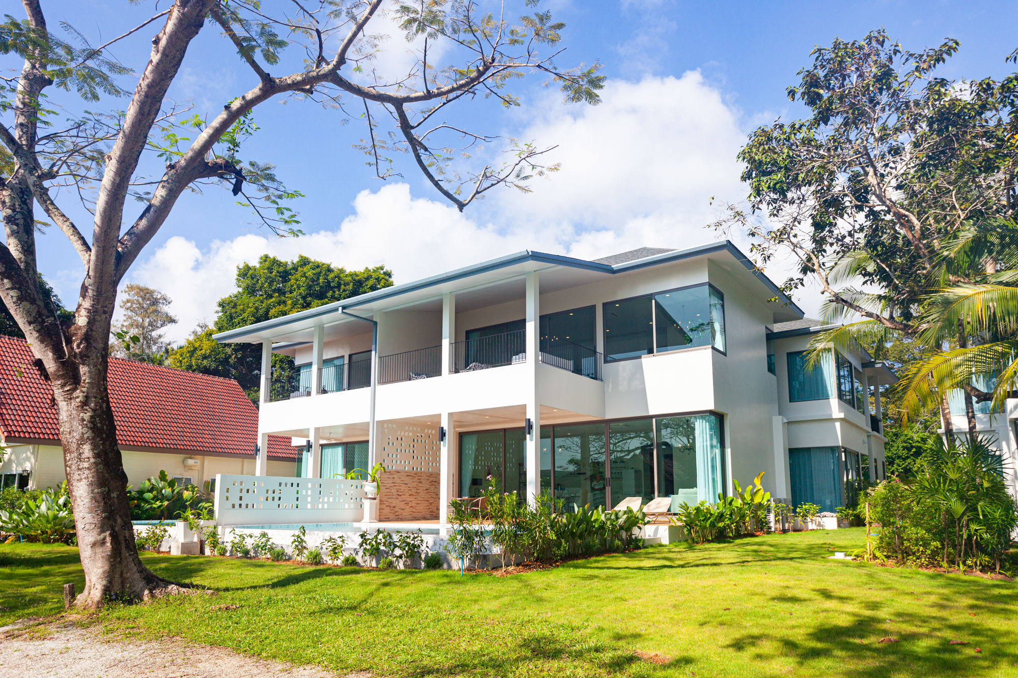 For Rent : Rawai, Seafront Pool Suite, 3 Bedroom 2.5 Bathroom