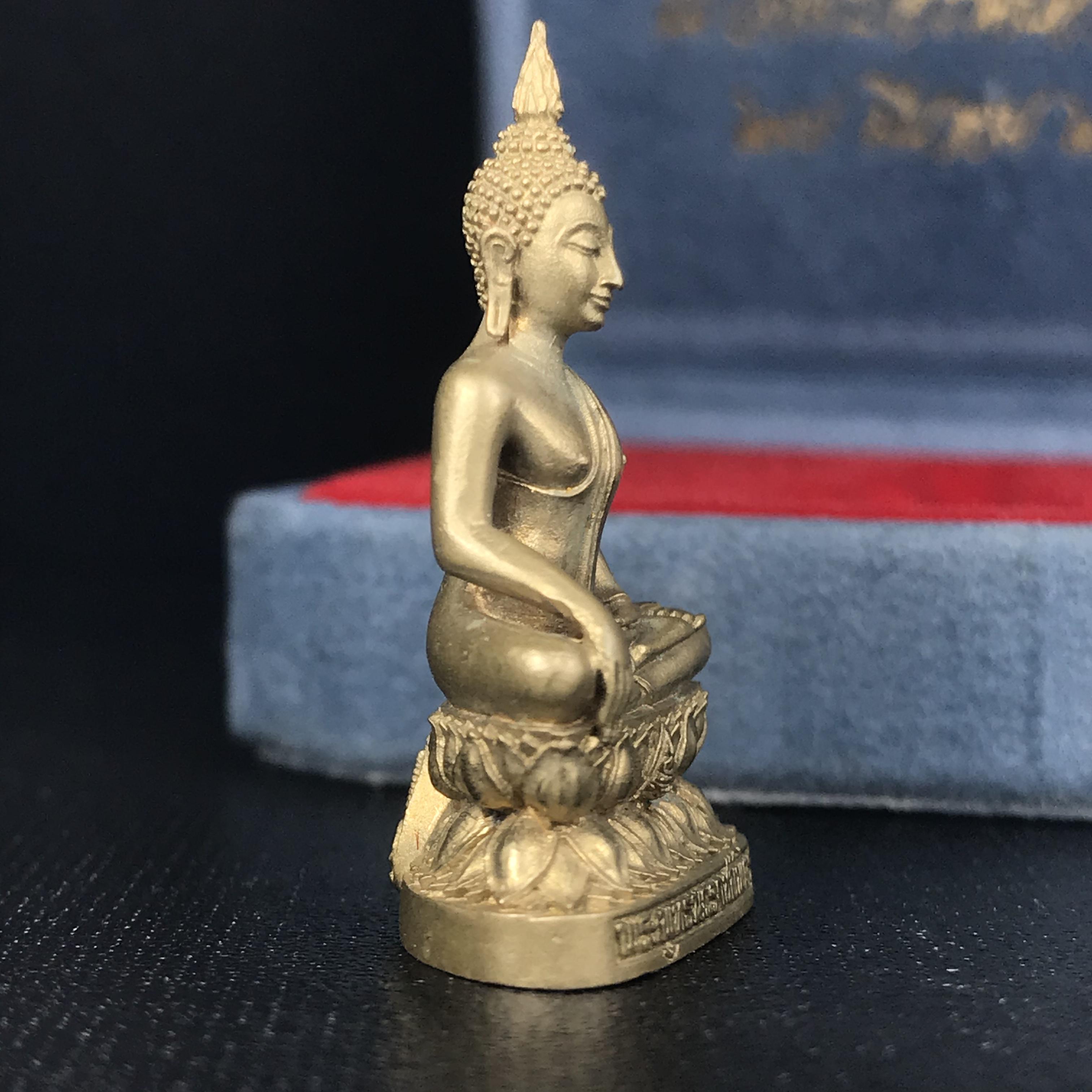 พระกริ่งพระพุทธนวราชบพิตร ครองสิริราชสมบัติครบ 50 ปี พ.ศ.2540 เนื้อทอง93 ชุดพระราชทาน(หายาก)