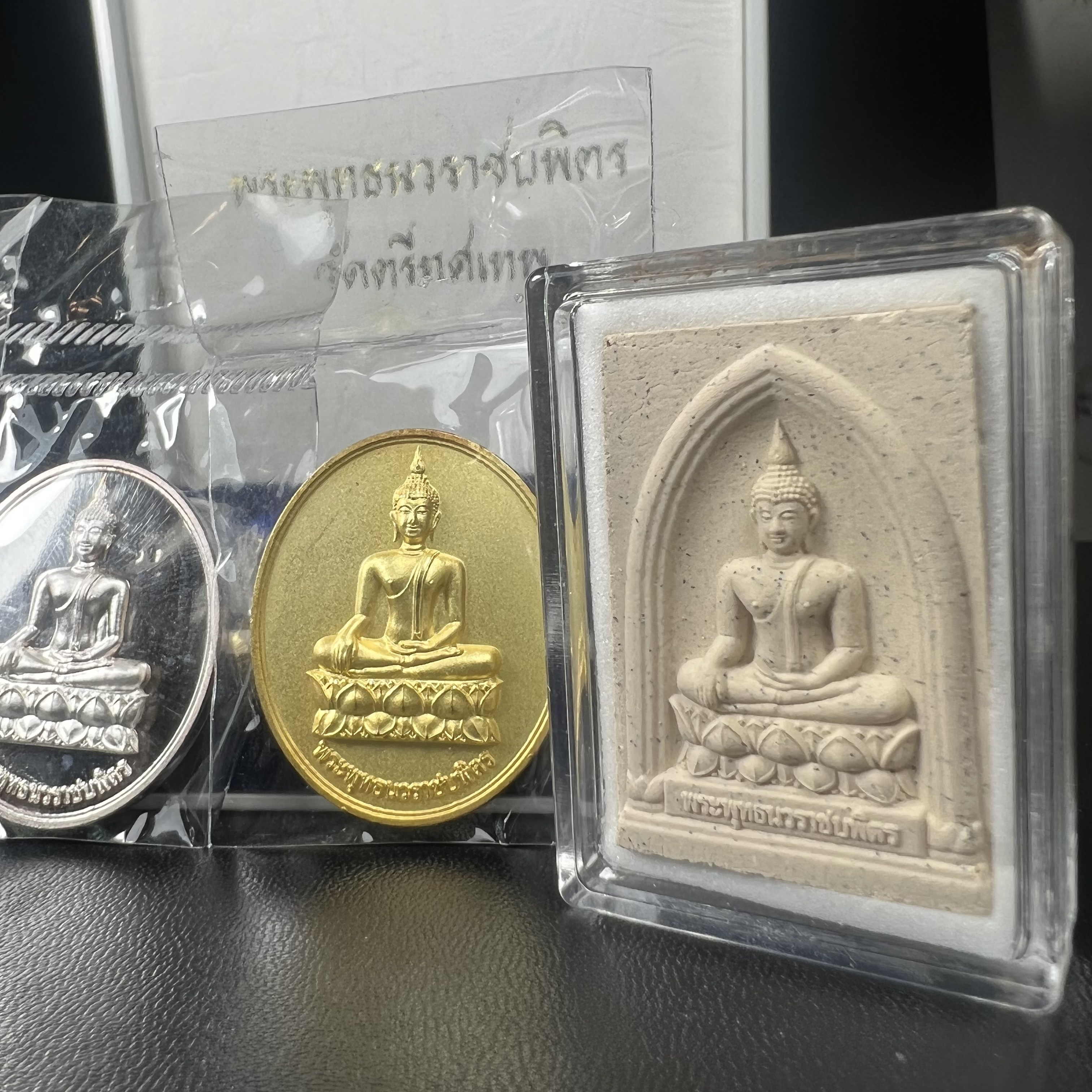 พระพุทธนวราชบพิตร ภปร. ที่ระลึก 7รอบ 84พรรษา รัชกาลที่ 9 วัดตรีทศเทพ จัดสร้าง พ.ศ. 2554 ชุดกรรมการ(หายากสร้าง 1ใน500ชุด)(รวม 4 รายการ)สภาพสวยซีนซองเดิมกล่องบรรจุเดิมครบสมบูรณ์