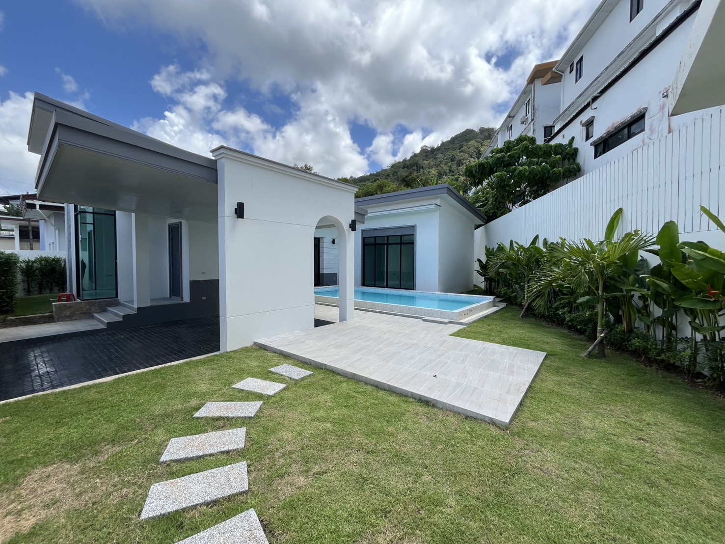 For Sale : Kohkaew, Luxury Pool Villa, 3 Bedrooms 2 Bathrooms