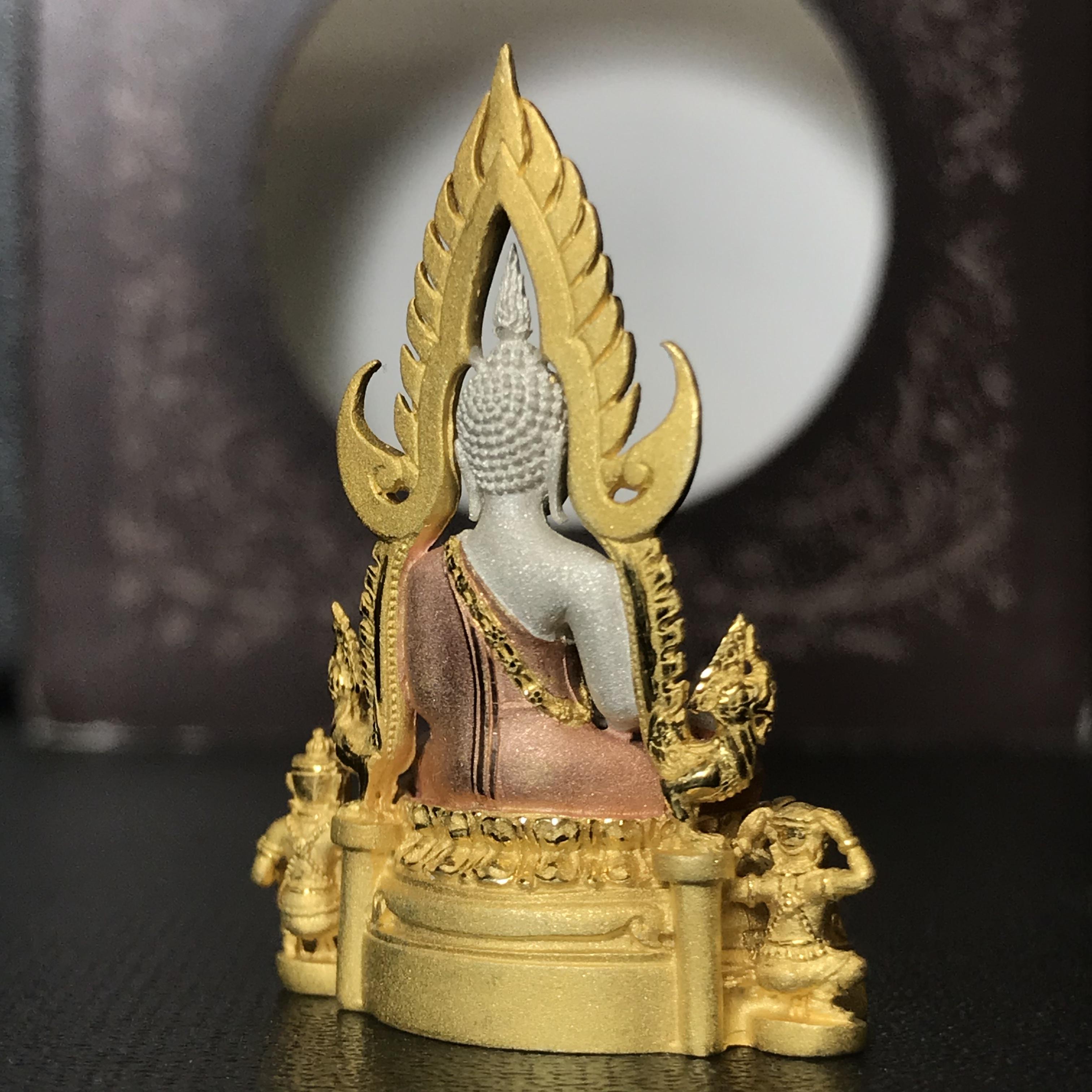 พระพุทธชินราช ภปร. โครงการ "เพราะแผ่นดินนี้ คือ แผ่นดินเกิด" ปี2548(รุ่นแรก) ลอยองค์ หน้าตัก 1/2 นิ้ว เนื้อเงินสามกษัตริย์