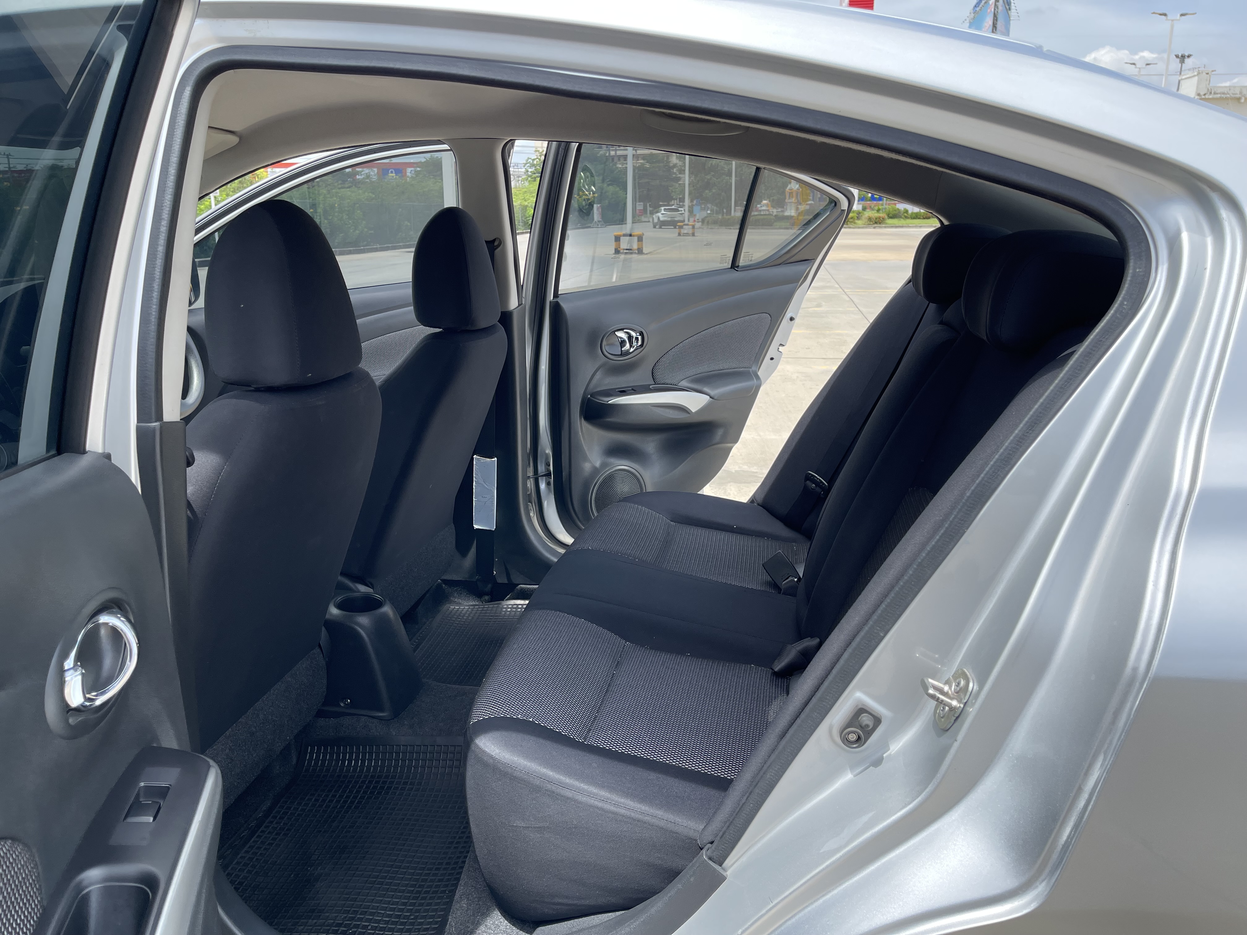 Nissan Almera 1.2 VL At 2015 เงิน