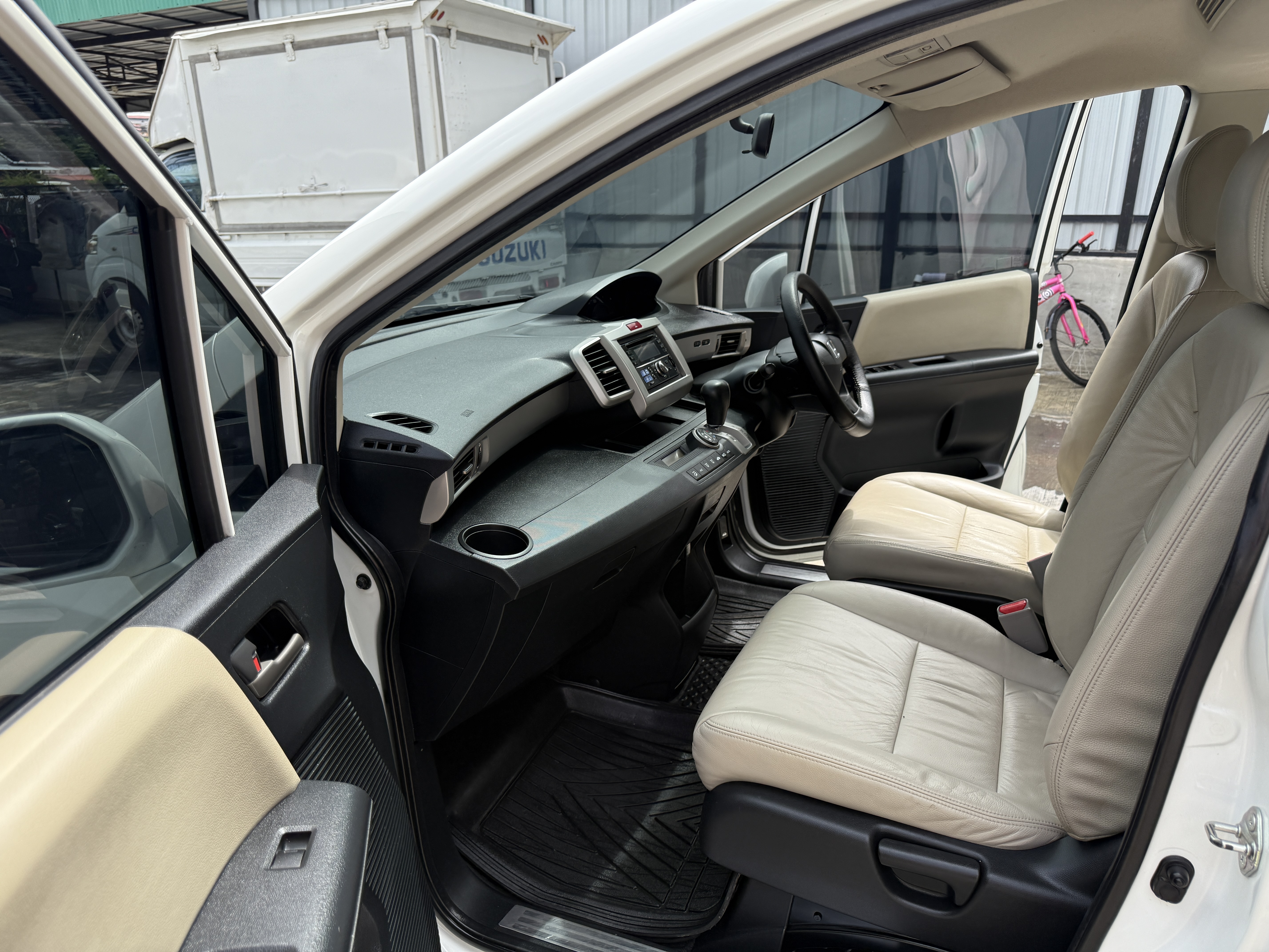 Honda Freed 1.5 E แอร์หลัง At 2015 ขาวมุก