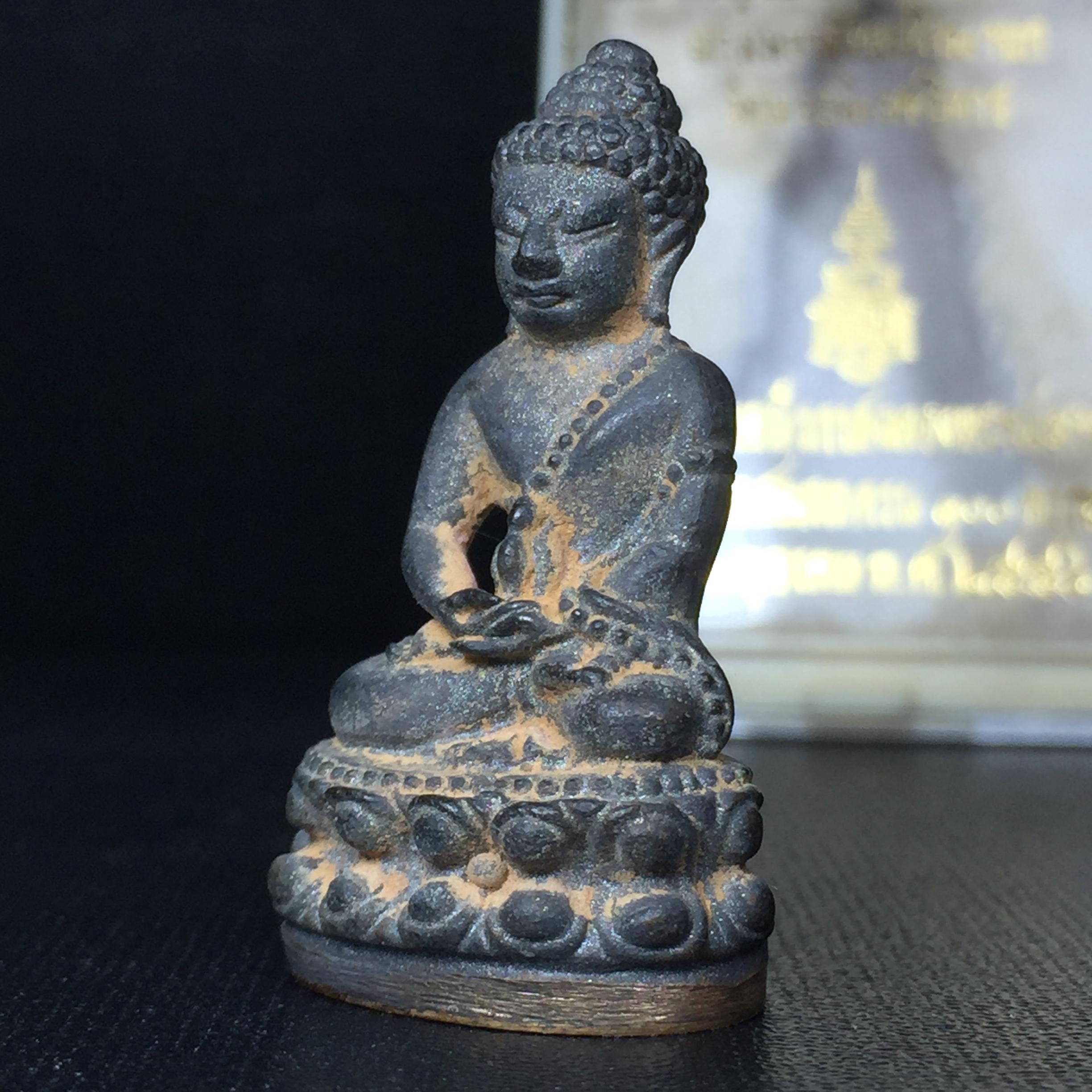 พระกริ่งชินบัญชรฉลองพระชันษา 100 ปี สมเด็จพระญาณสังวร วัดบวรนิเวศวิหาร ปี 2556 เนื้อนวโลหะผสมทองคำก้นทองแดง พิธีใหญ่ มวลสารเด่น นิยม(1 ใน 2556 องค์)