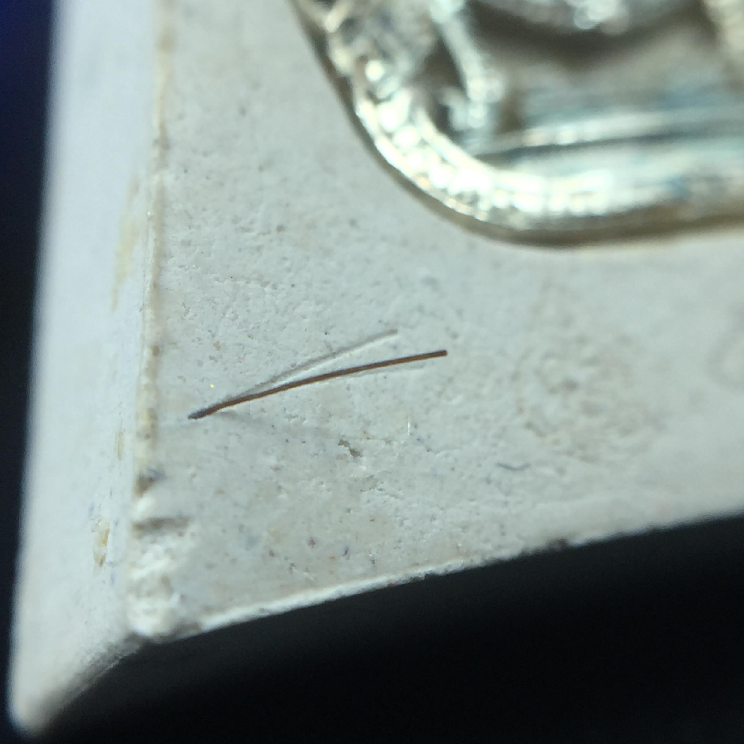 พระแก้วมรกต(จำลอง)ทรงเครื่องฤดูร้อน พระผงบูชา ด้านหน้าปิดทอง ด้านหลังตราฉลองสิริราชสมบัติครบ 60ปี เนื้อเงินขึ้นสีรุ้งธรรมชาติสร้างสรรค์งดงาม(รุ่นนี้ได้พระราชทานเส้นพระเจ้า(เส้นผม)รัชกาลที่9ในการจัดสร้าง)***องค์นี้พิเศษมองเห็นเส้นผมติดอยู่ด้านหลังชัดเจน***