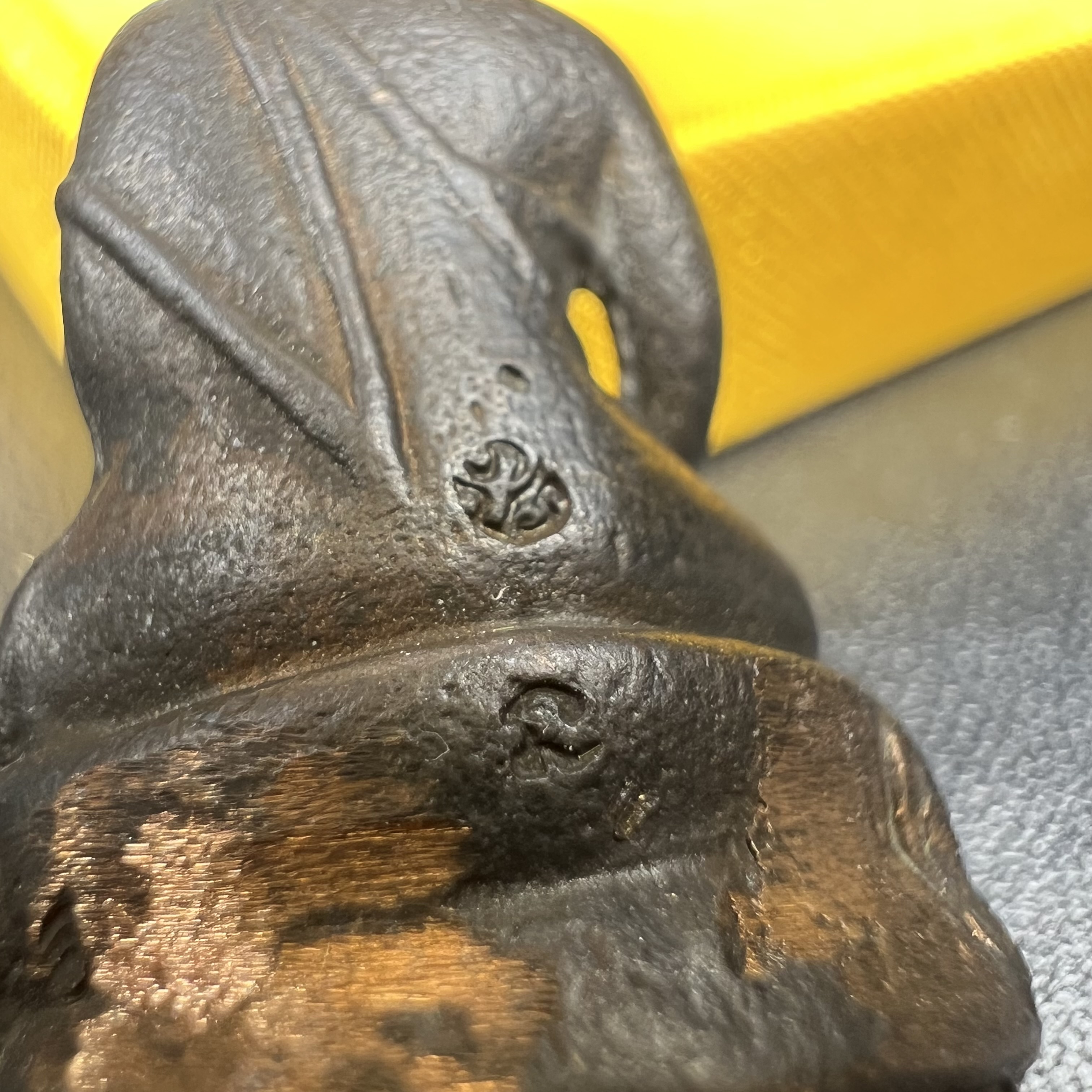 พระกริ่ง ภปร รุ่นสร้างหอพระมหาวิทยาลัยธรรมศาสตร์ ปี2542 เนื้อนวโลหะ มหาพิธี 3วาระอันยิ่งใหญ่(1ใน5000องค์)