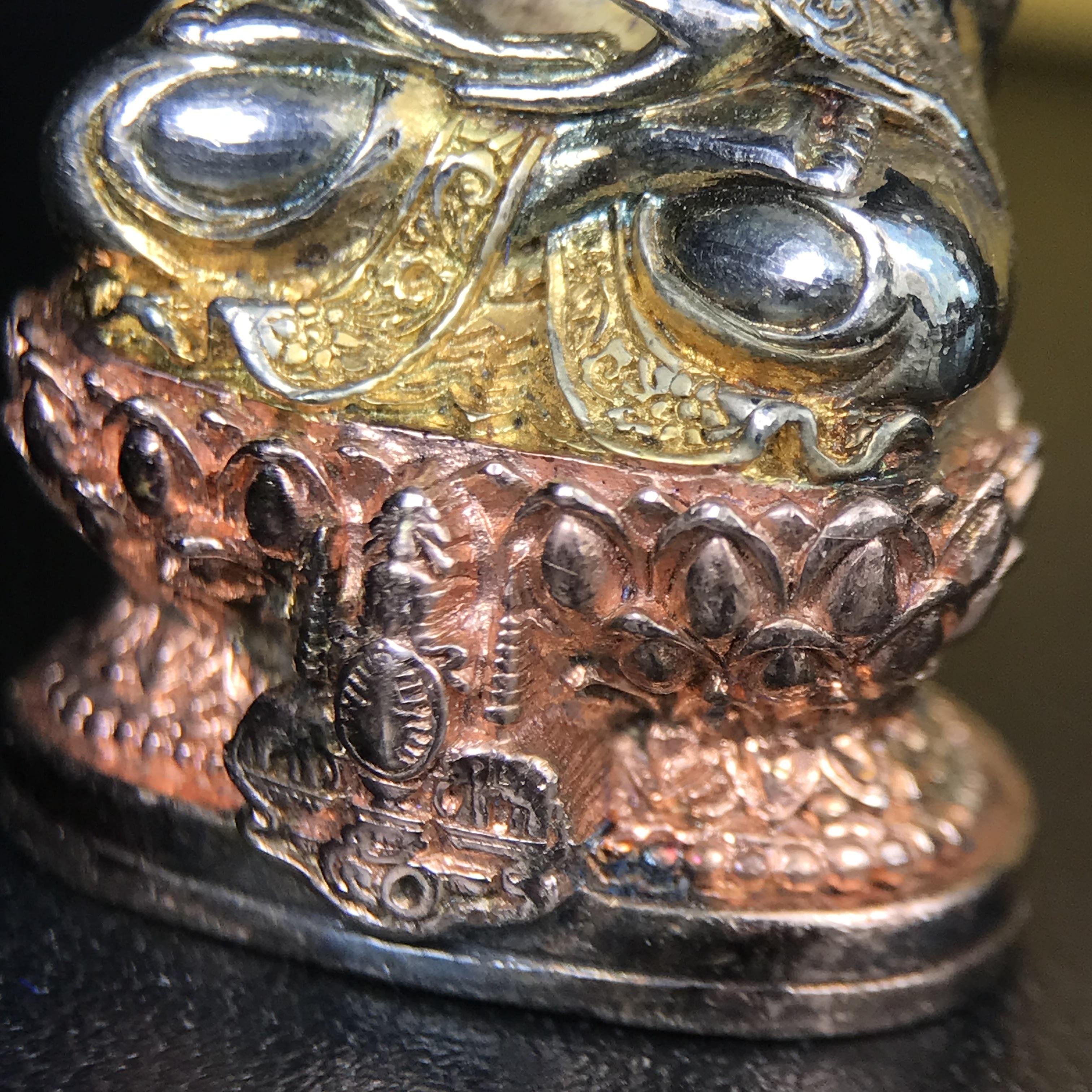 พระกริ่งจีน "ต้าเยิ่นถะ" ชุดกาญจนาภิเษกครองราชย์ 50 ปี วัดบวรนิเวศวิหาร ปี 2538 เนื้อเงินสามกษัตริย์ 99.99% สูง 3.8 ซม. (สภาพผิวสวยเดิมติดรุ้งๆ พิธีใหญ่ พุทธศิลป์งดงาม) สภาพสวยเดิมพร้อมกล่องบรรจุเดิม ***ตอกโค๊ดหมายเลข ๖๒๖๒***