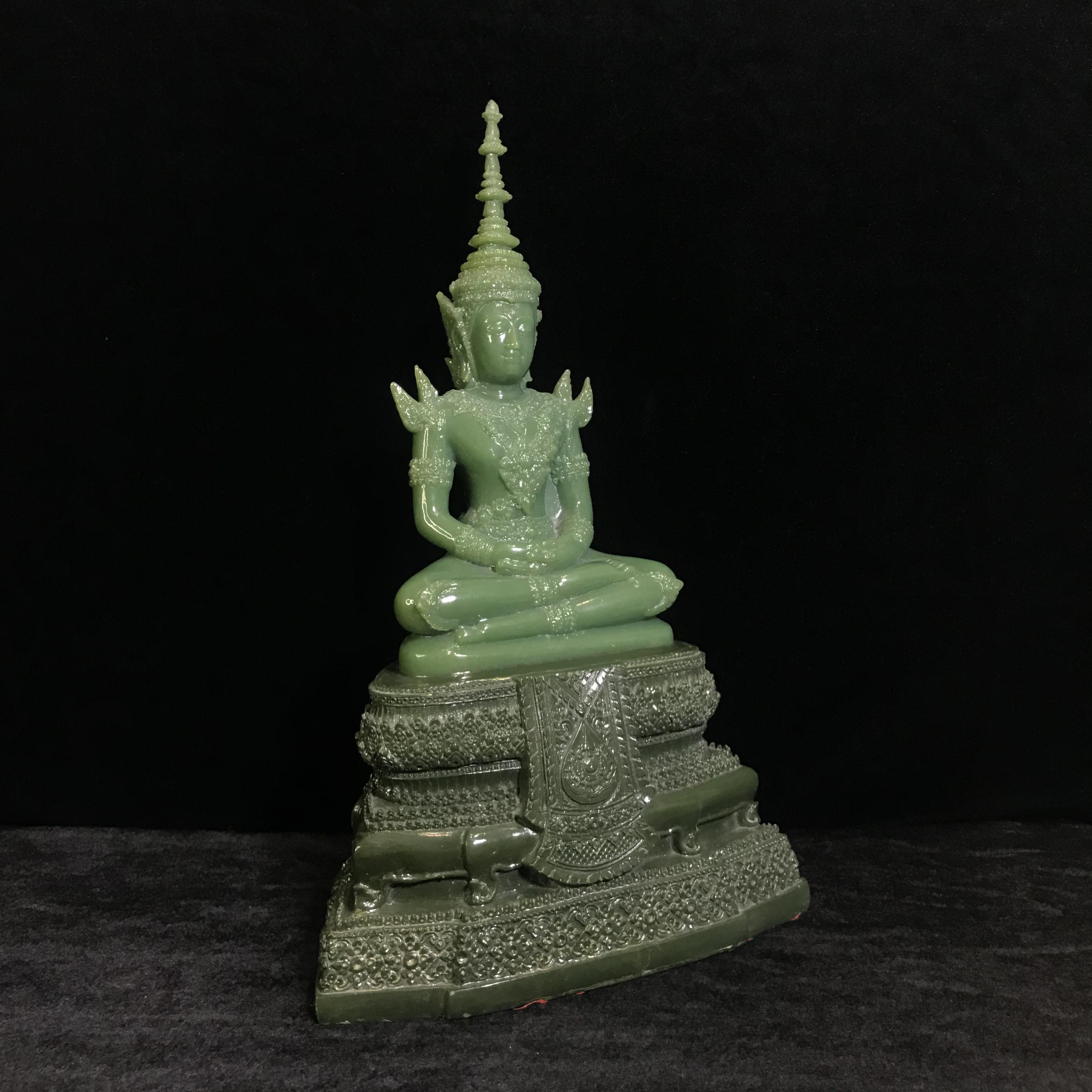 พระพุทธมหามณีรัตนปฏิมากร(พระแก้วมรกต) วัดพระศรีรัตนศาสดาราม สำนักพระราชวัง จัดสร้าง (บรรจุมวลสารใต้ฐาน)ฤดูร้อน ขนาดหน้าตัก 5นิ้ว แบบไม่ปิดทอง(หายาก)