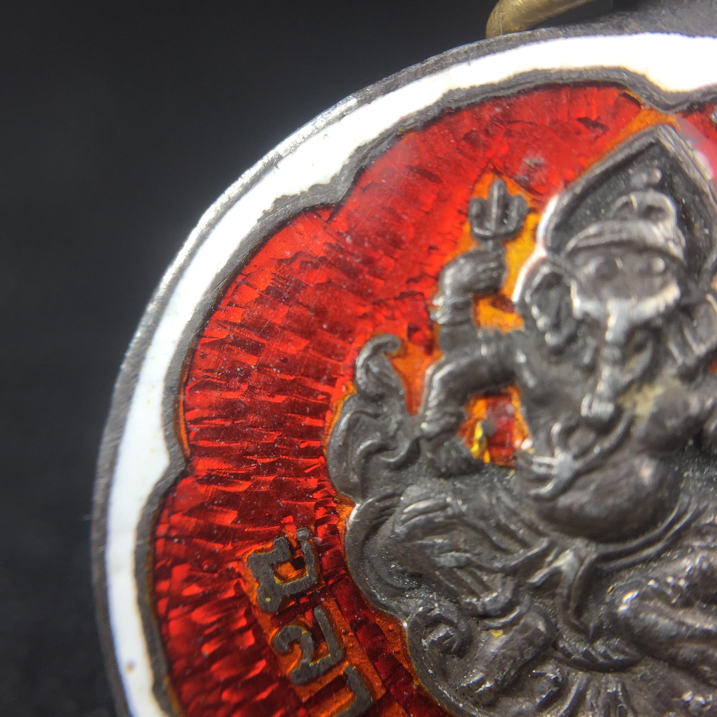 เหรียญพระพิฆเนศวร ปี 2513 จัดสร้างโดย "ท่านอาจารย์ ฉลาด เค้ามูลคดี" เนื้อเงินลงยา(สภาพสวยเดิม ผิวเงินเดิม ผิวลงยาติดเต็มไม่มีกระเทาะ)พิธีใหญ่เป็นเหรียญที่อยู่ในความนิยมสะสมของกลุ่มดารา ศิลปิน หายาก