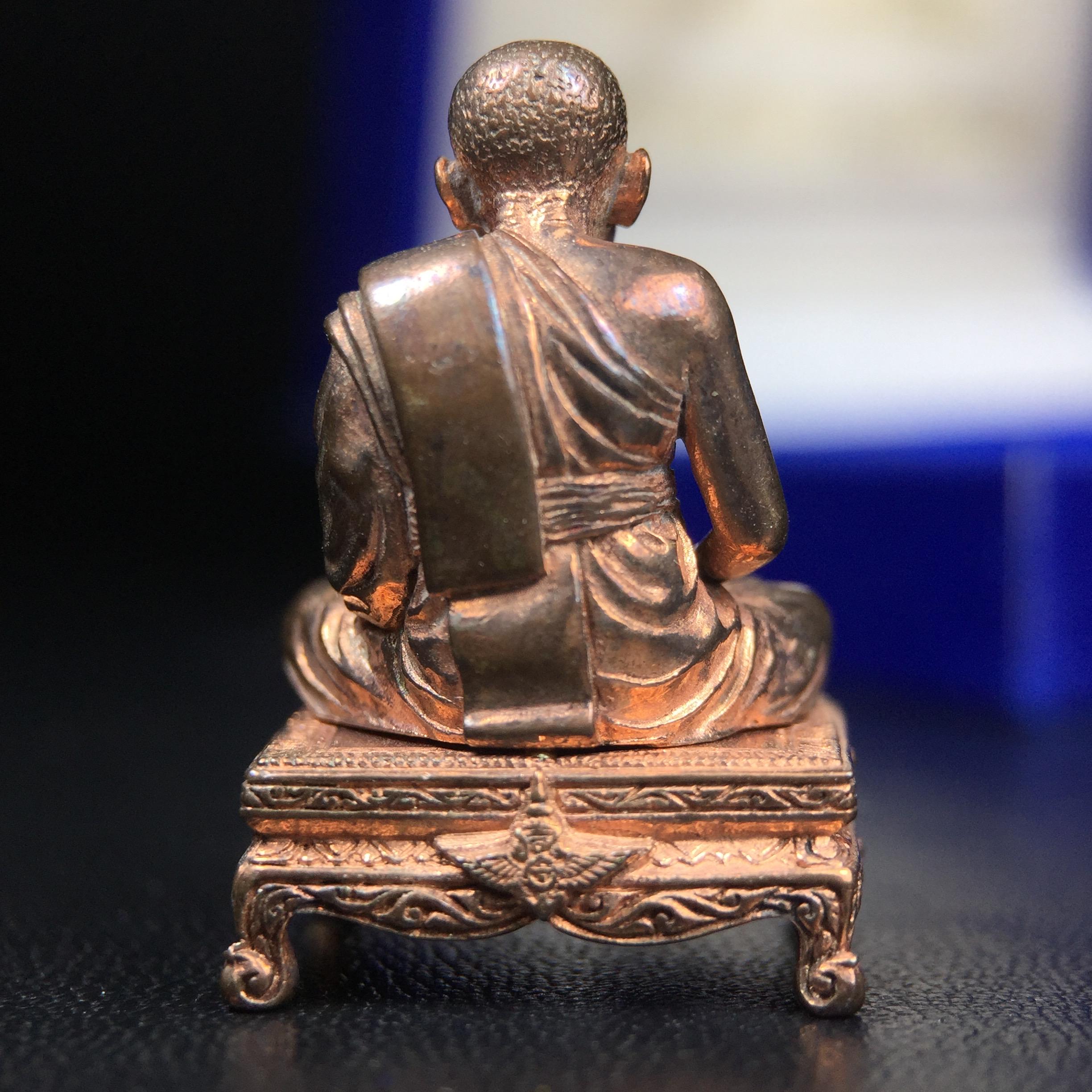 รูปหล่อหลวงพ่อเงิน วัดบางคลาน จ.พิจิตร พิมพ์หน้าเหมือนหลวงพ่อ "รุ่น 91 ปี กรมเสมียนตรา" กระทรวงกลาโหมจัดสร้างในปี 2543 พุทธาภิเษกใหญ่ 3 วัด 3พิธีวัดสุทัศน์ /วัดบางคลาน/วัดพระแก้ว เนื้อนวโลหะปัดเงา(แก่ทองคำ)พุทธศิลป์งดงามมากหายาก(ตอกโค๊ตหมาย ๖๐๘)