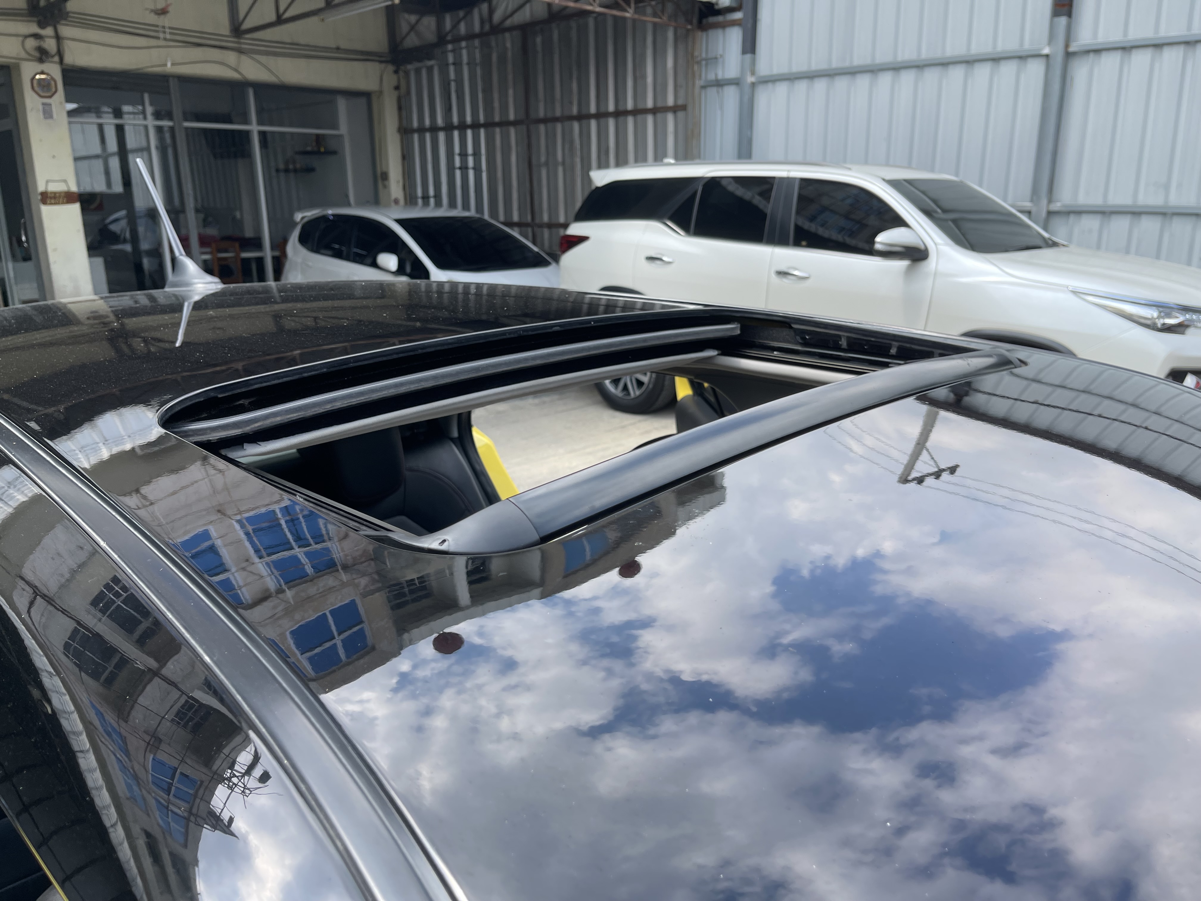 MG MG3 1.5 X (Twotone) Sunroof At 2016 เหลือง-ดำ