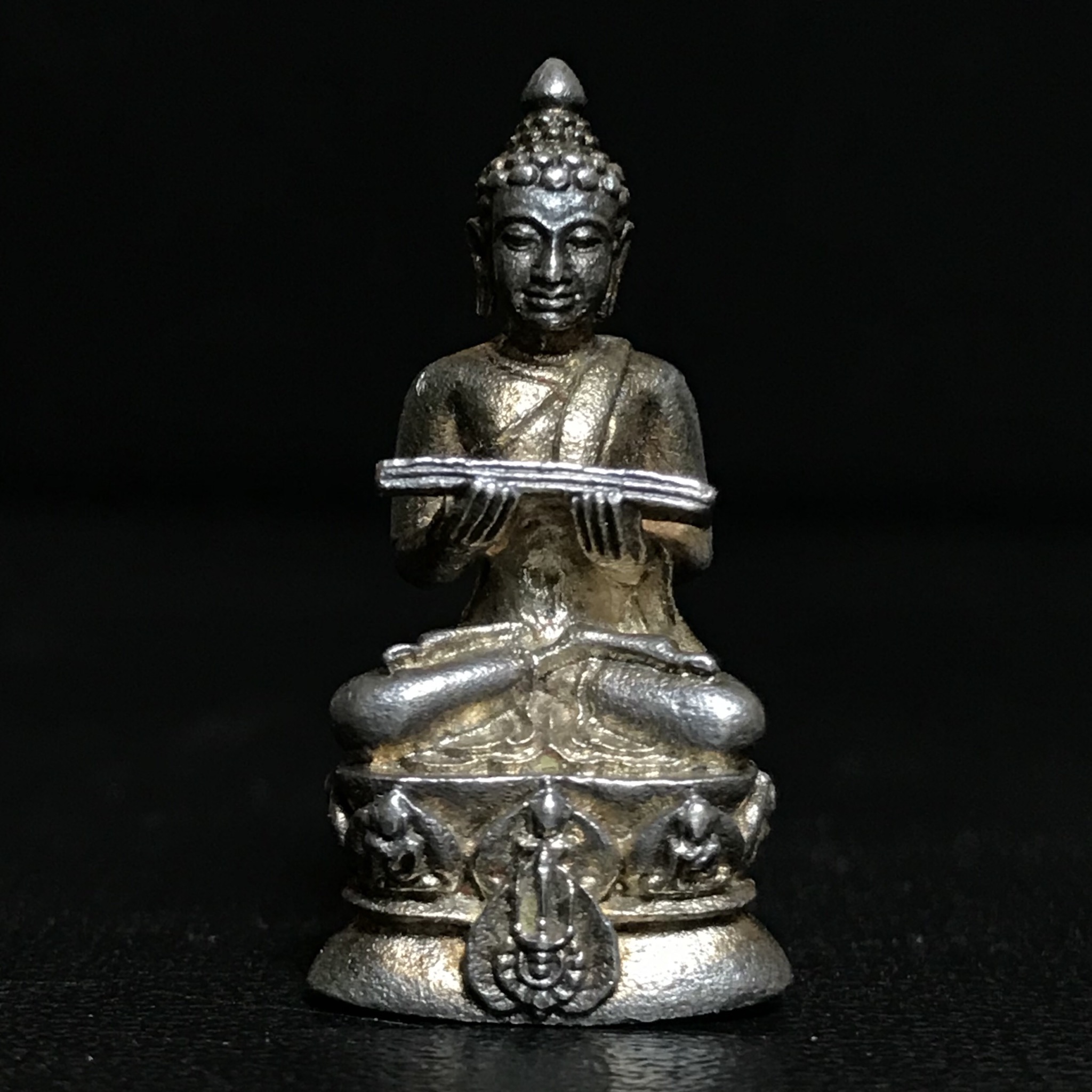 พระกริ่งปรมานุชิตชิโนรส วัดพระเชตุพนวิมลมังคลาราม(วัดโพธิ์) ปี2533 เนื้อเงิน ( ในหลวงรัชกาลที่9เสด็จเททอง)