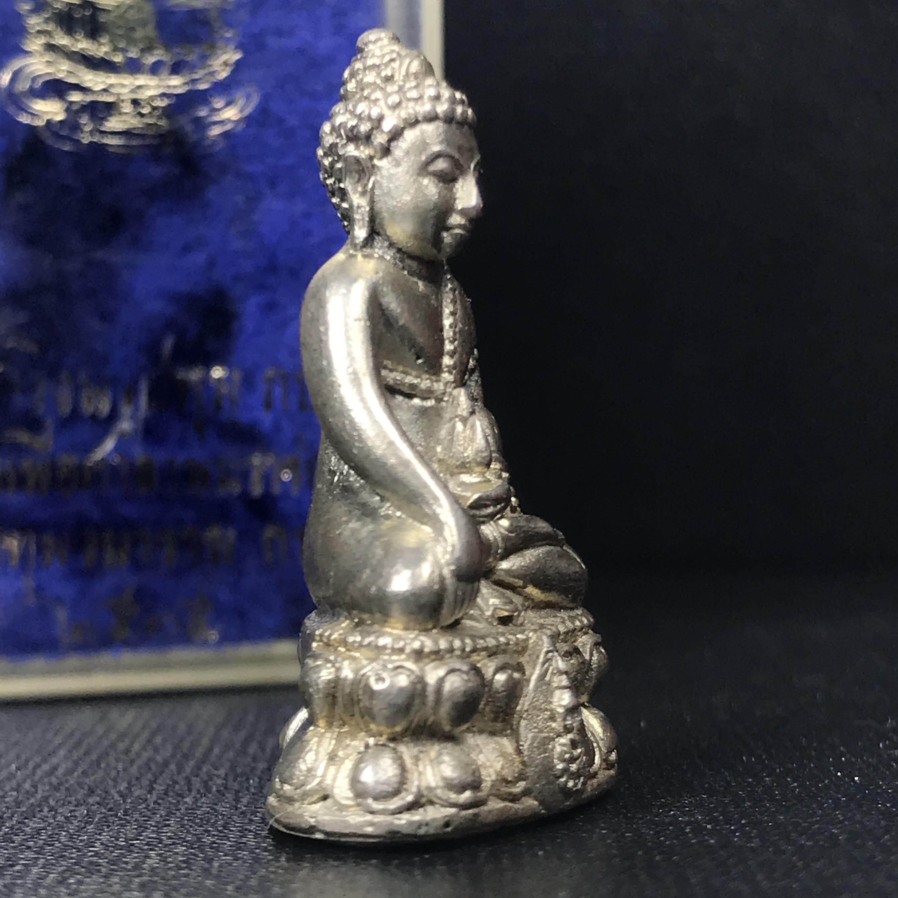 พระกริ่งนวปทุม ภปร. วัดปทุมวนาราม เนื้อเงิน ปี2535(ในหลวงรัชกาลที่9เสด็จเททอง)หายาก 1ใน3000องค์