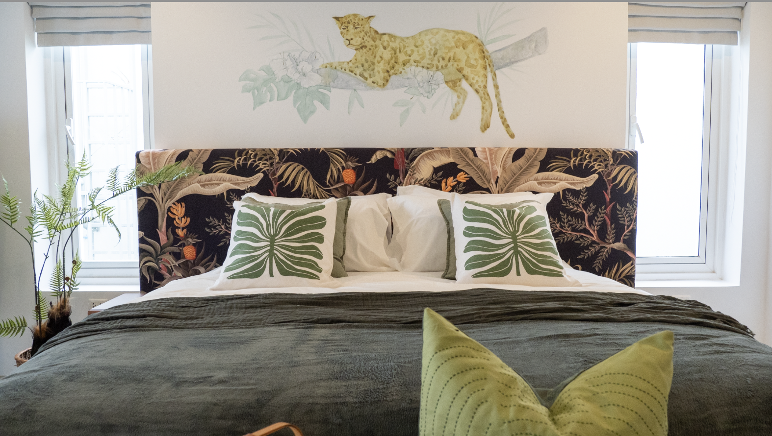 For Rent : Kohkaew, 3- Story Town House, 3 Bedrooms 4 Bathrooms